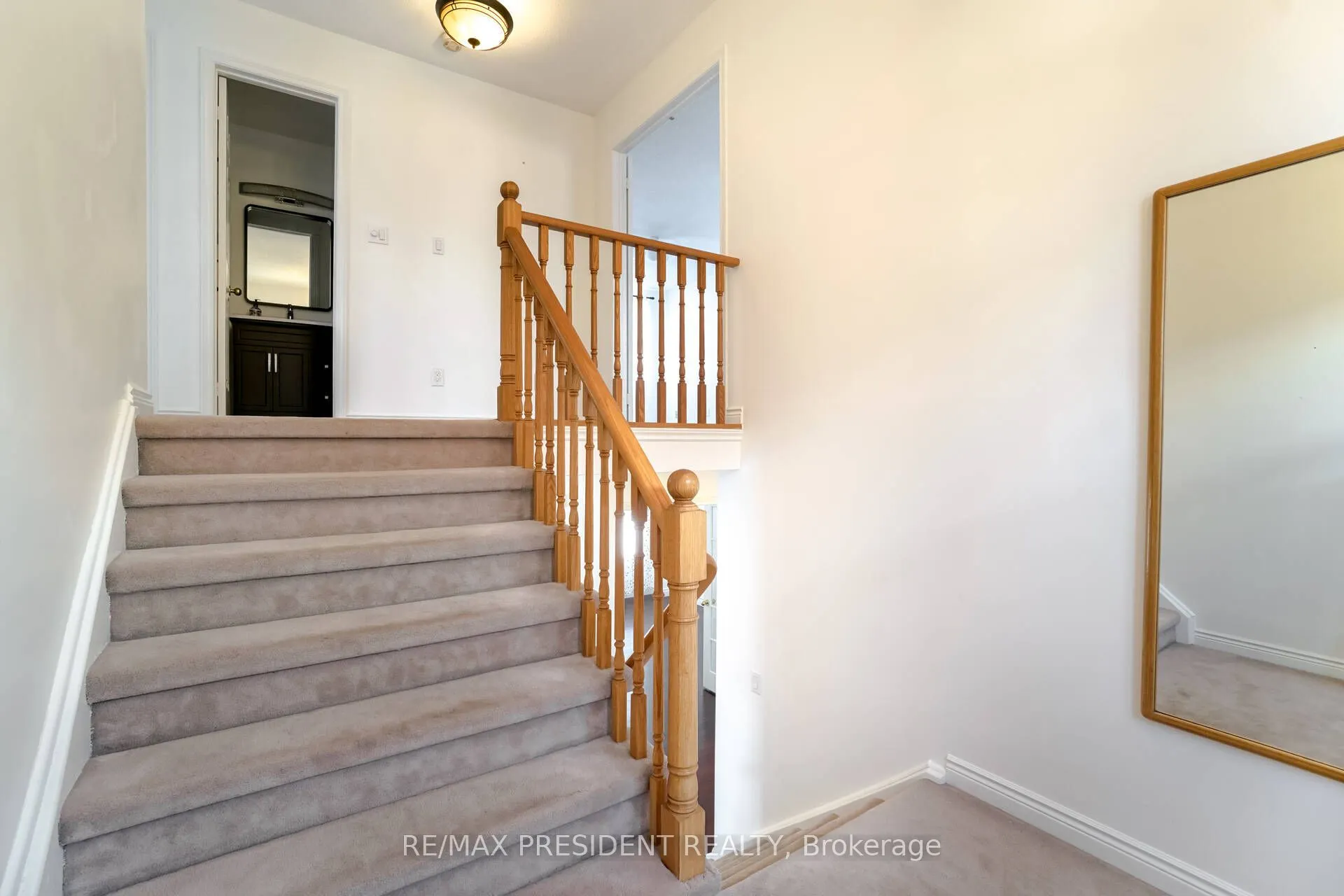 2 White Cliffe Drive