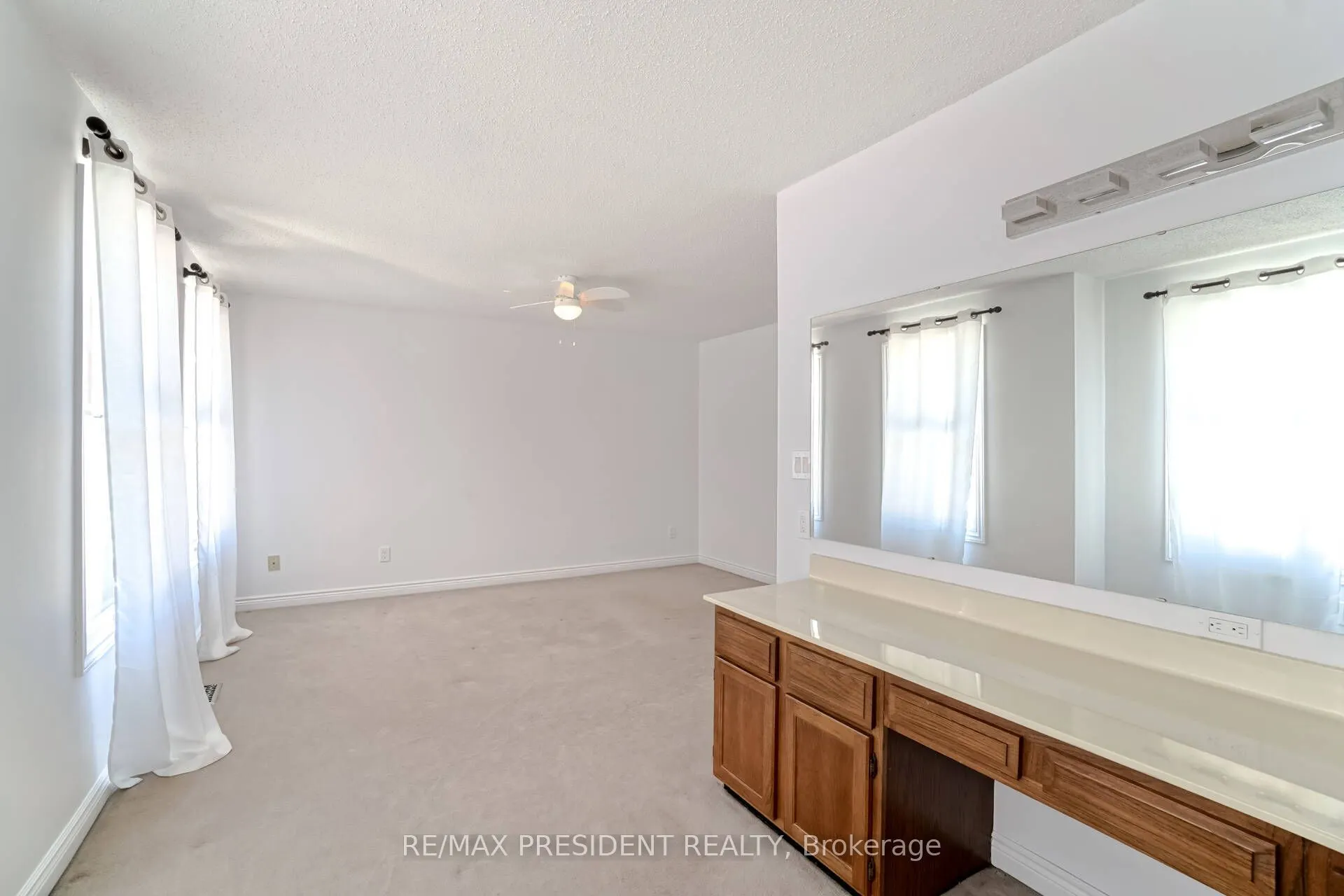 2 White Cliffe Drive