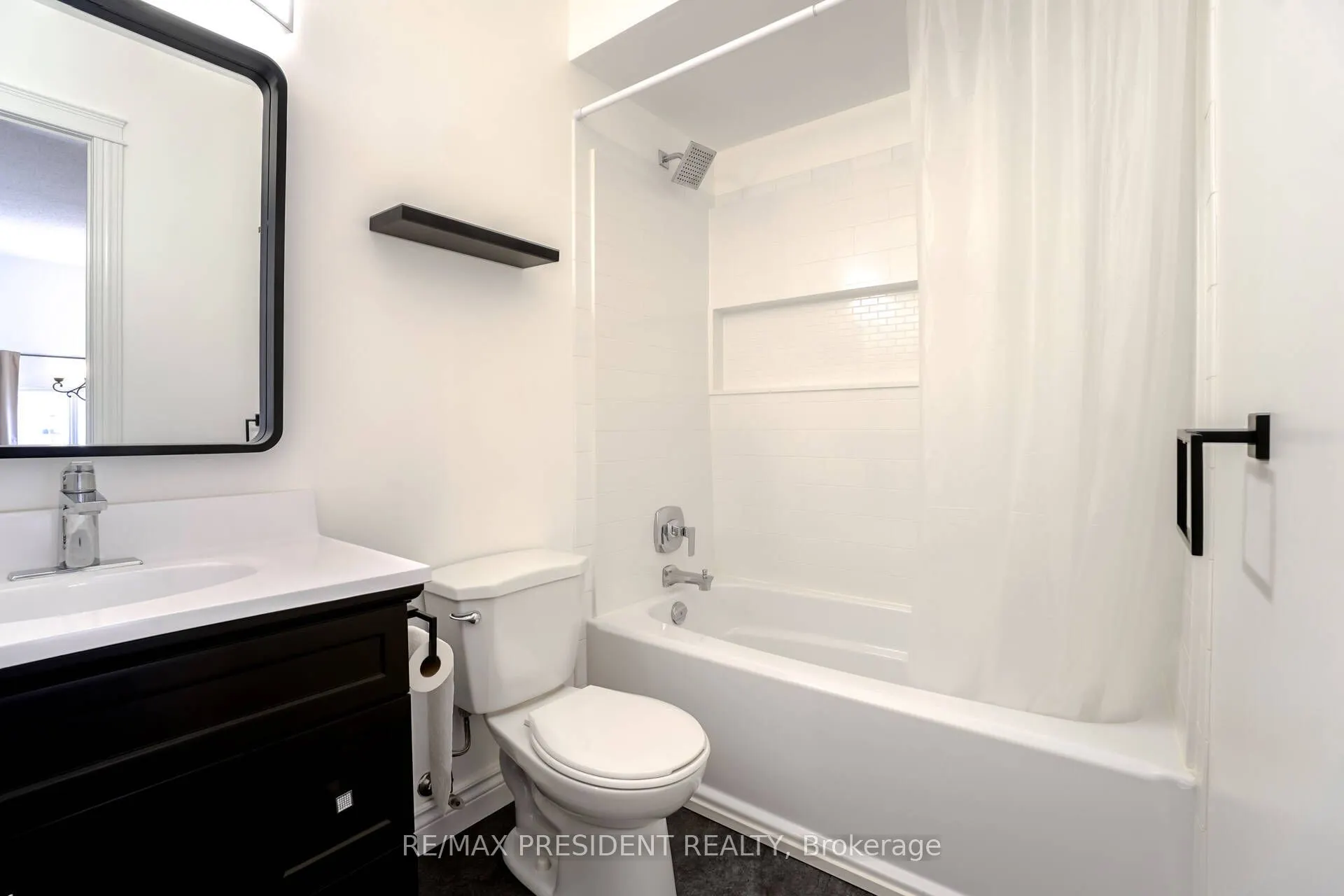 2 White Cliffe Drive