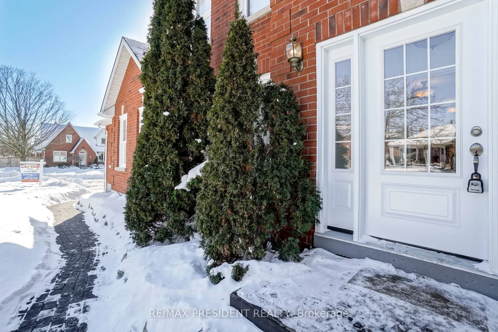 2 White Cliffe Drive