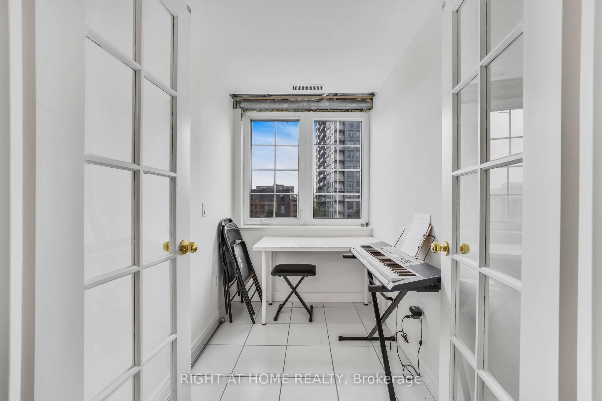 188 Bonis Avenue, #618