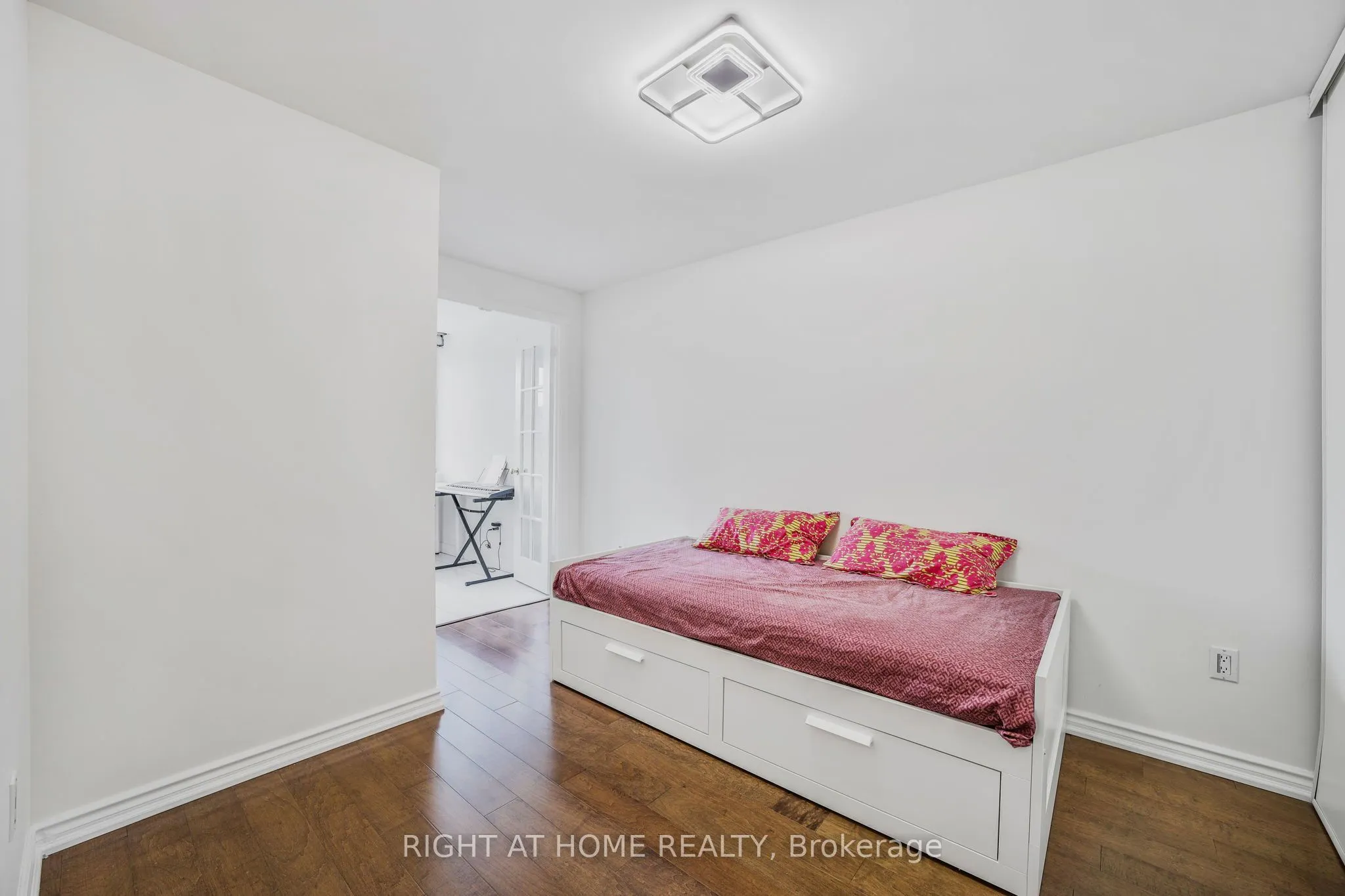 188 Bonis Avenue, #618