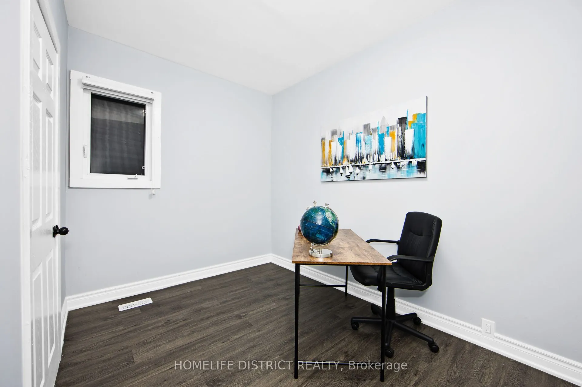 26 Brock Street E