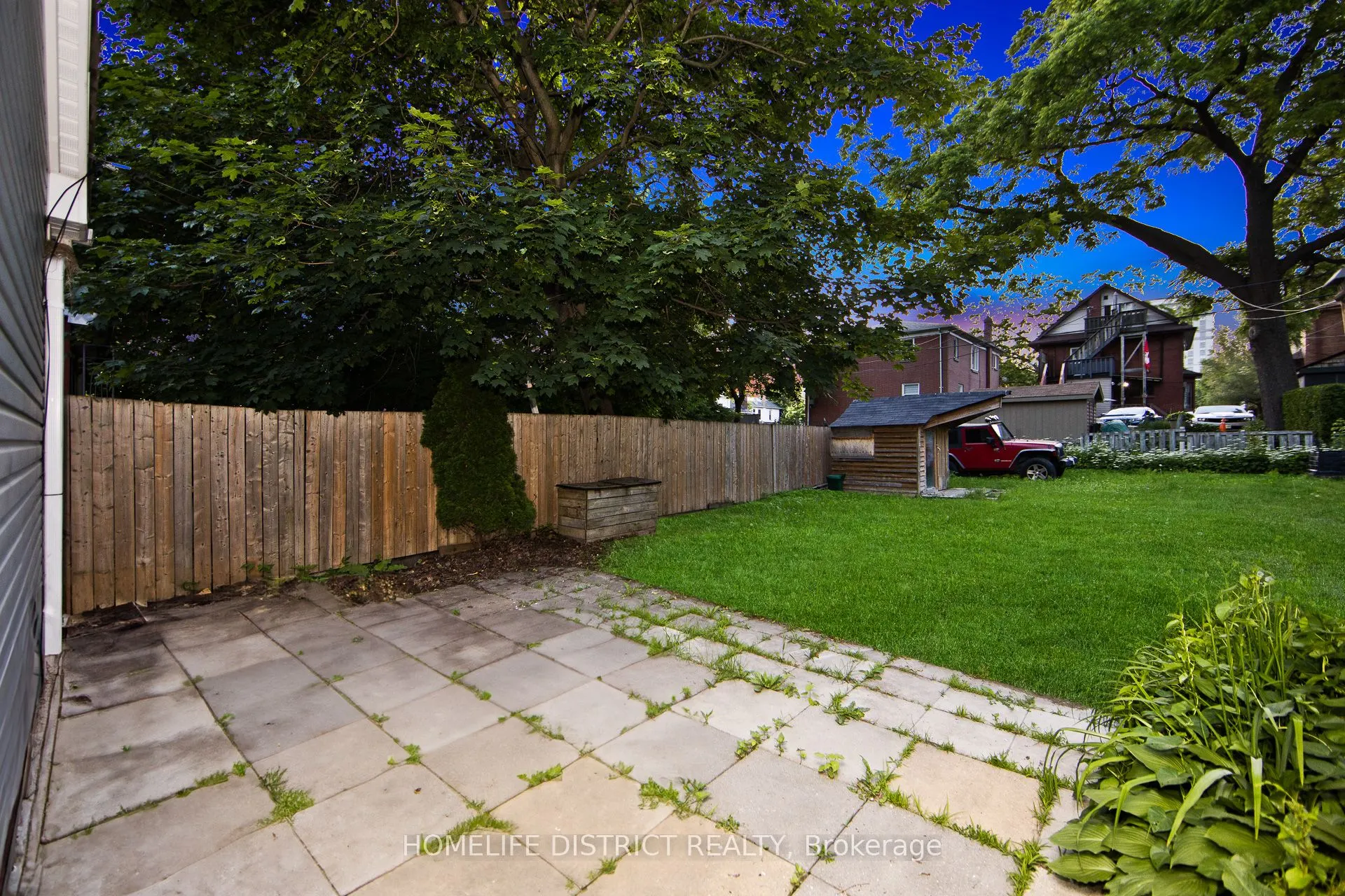 26 Brock Street E