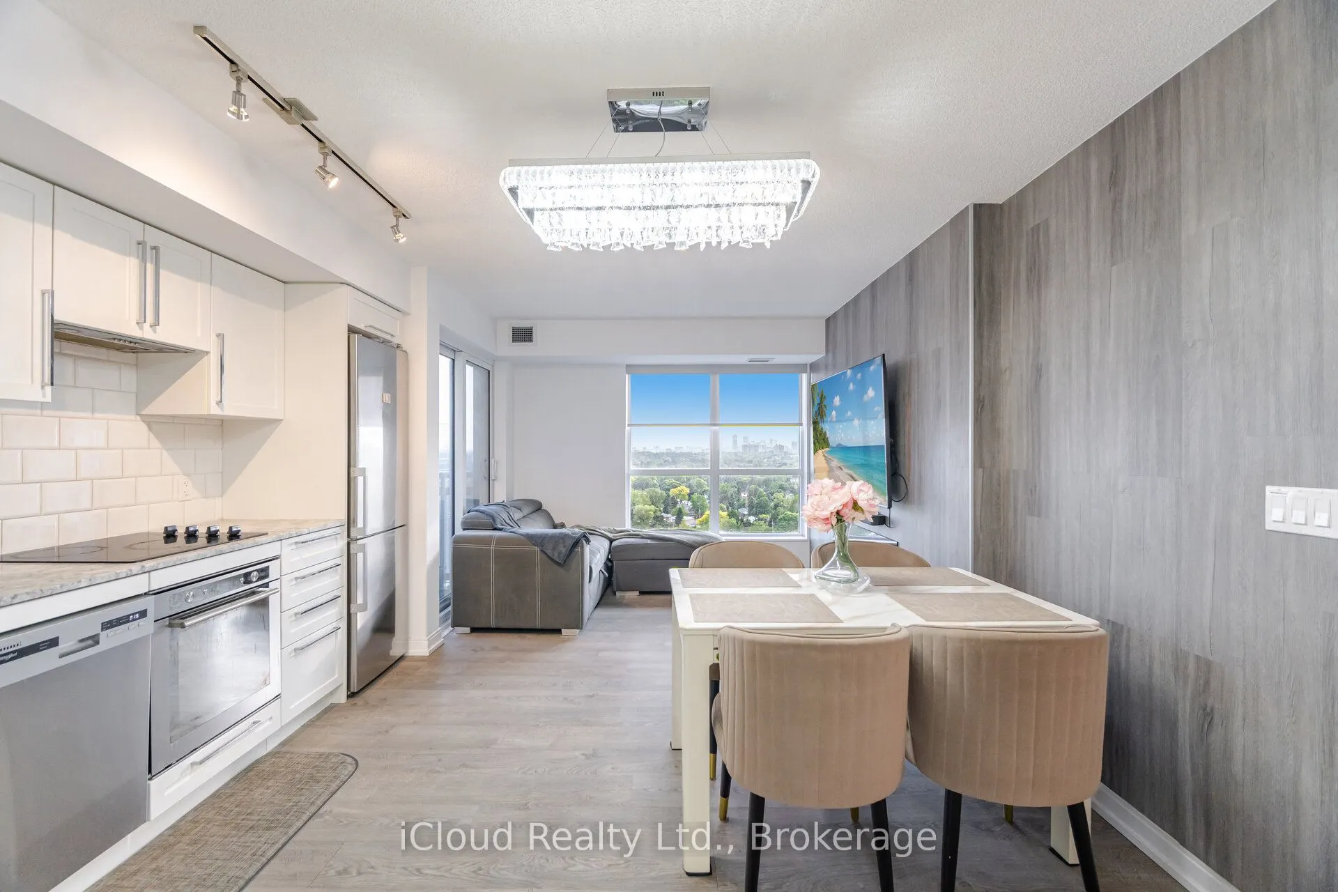 275 Village Green Square, #1722