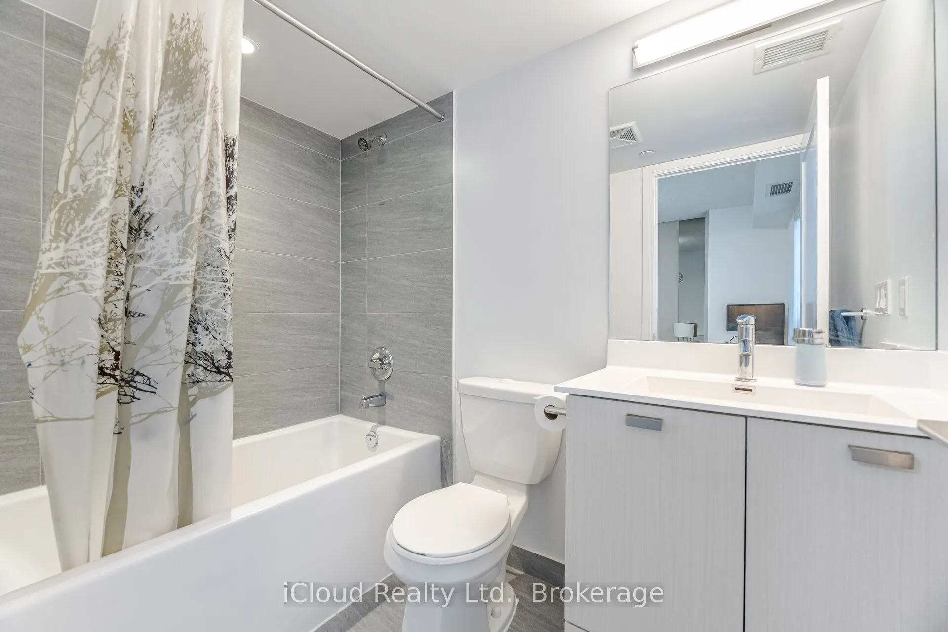 275 Village Green Square, #1722