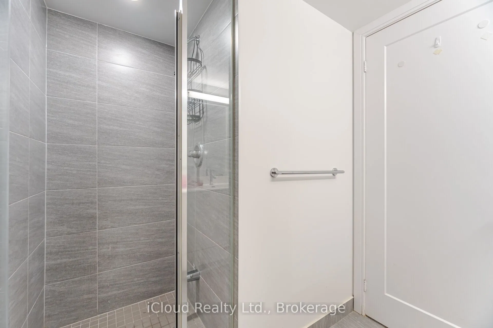 275 Village Green Square, #1722