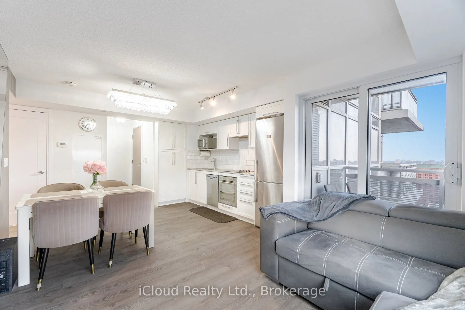 275 Village Green Square, #1722