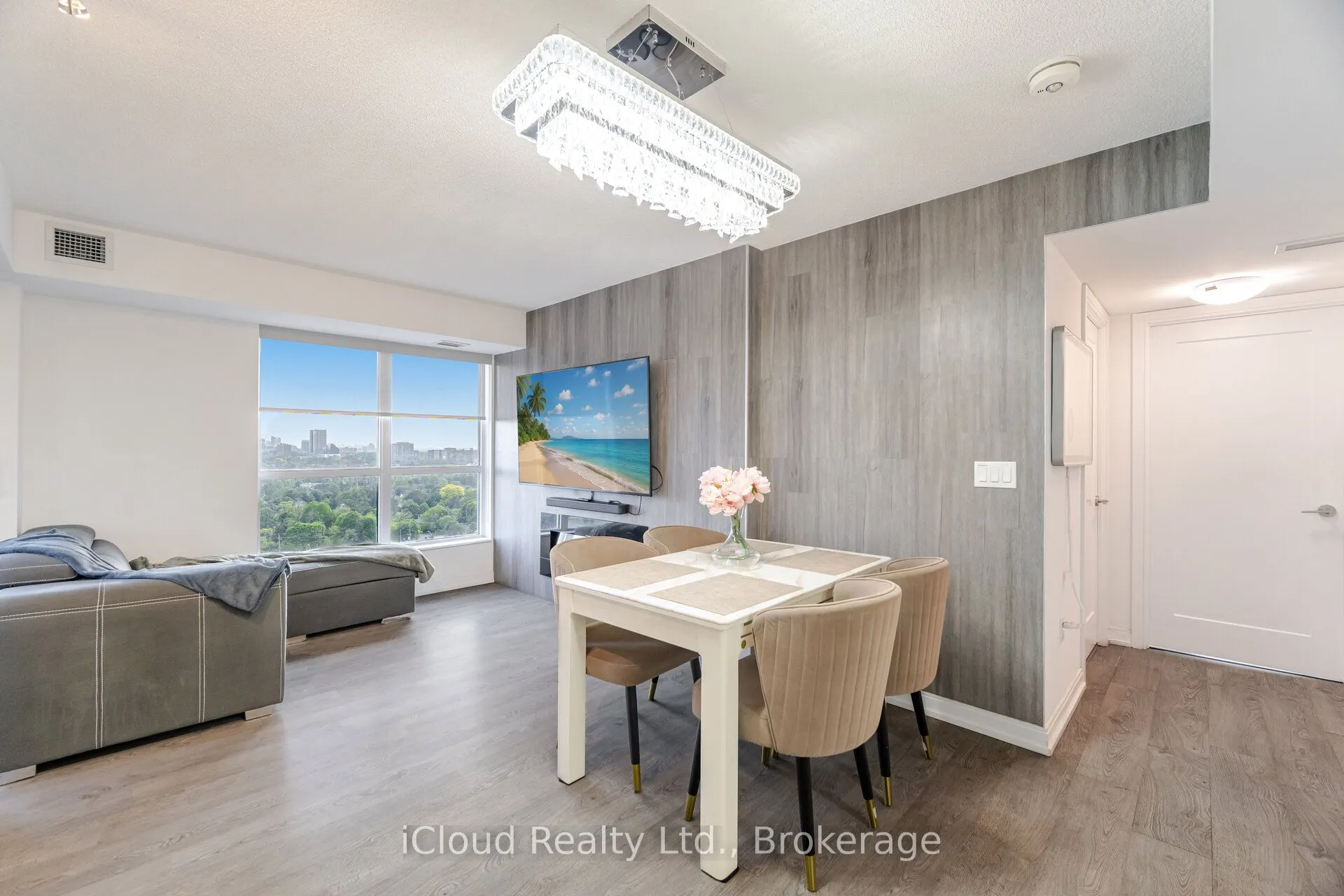 275 Village Green Square, #1722