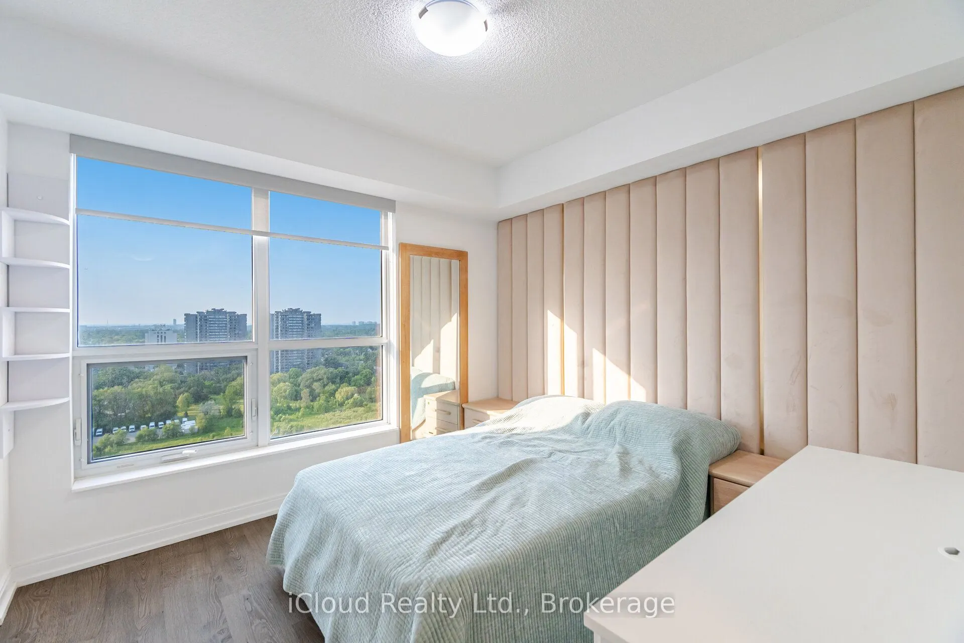 275 Village Green Square, #1722