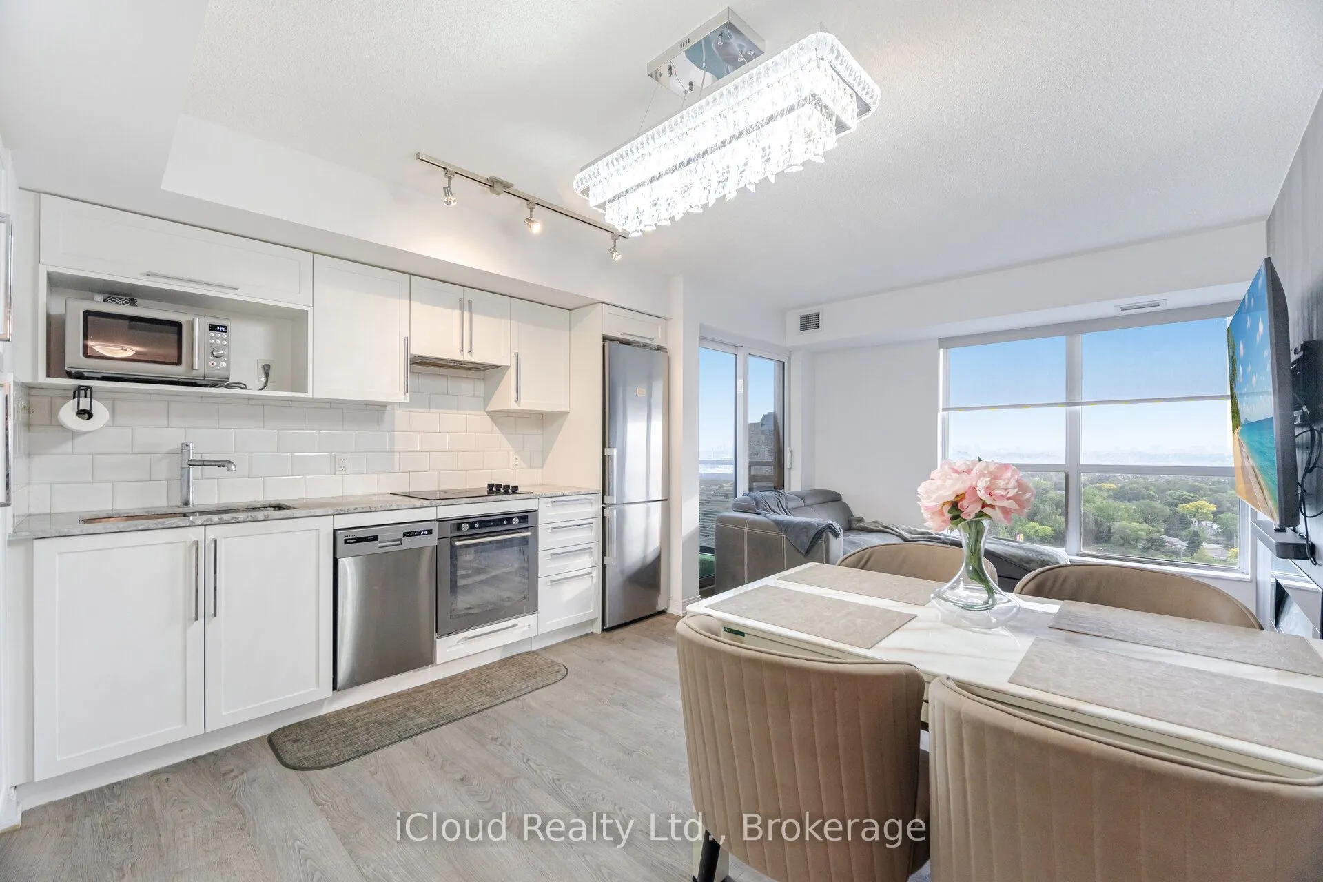 275 Village Green Square, #1722