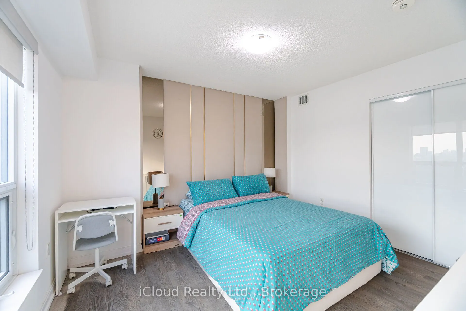 275 Village Green Square, #1722