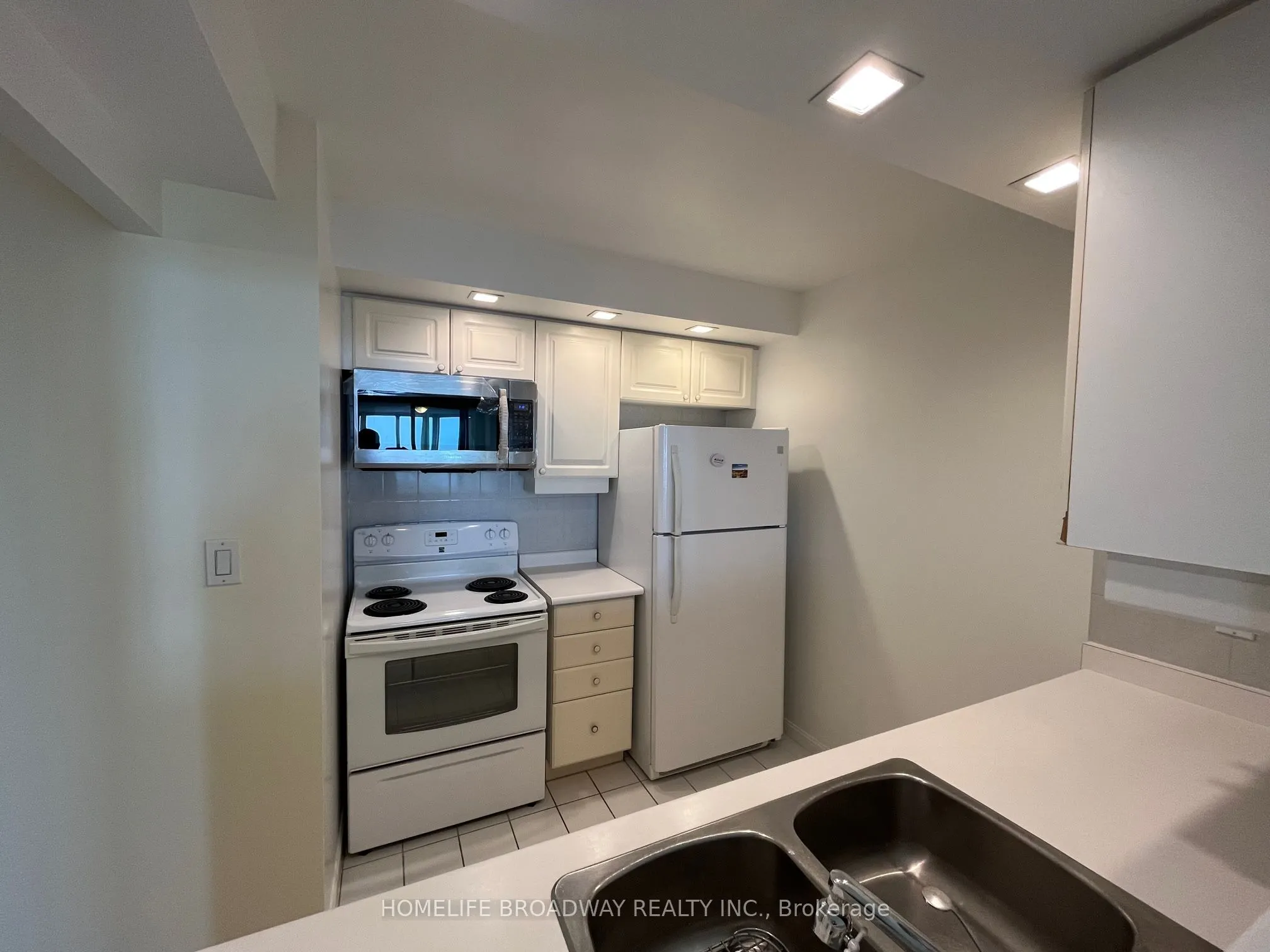 88 Corporate Drive, #2405