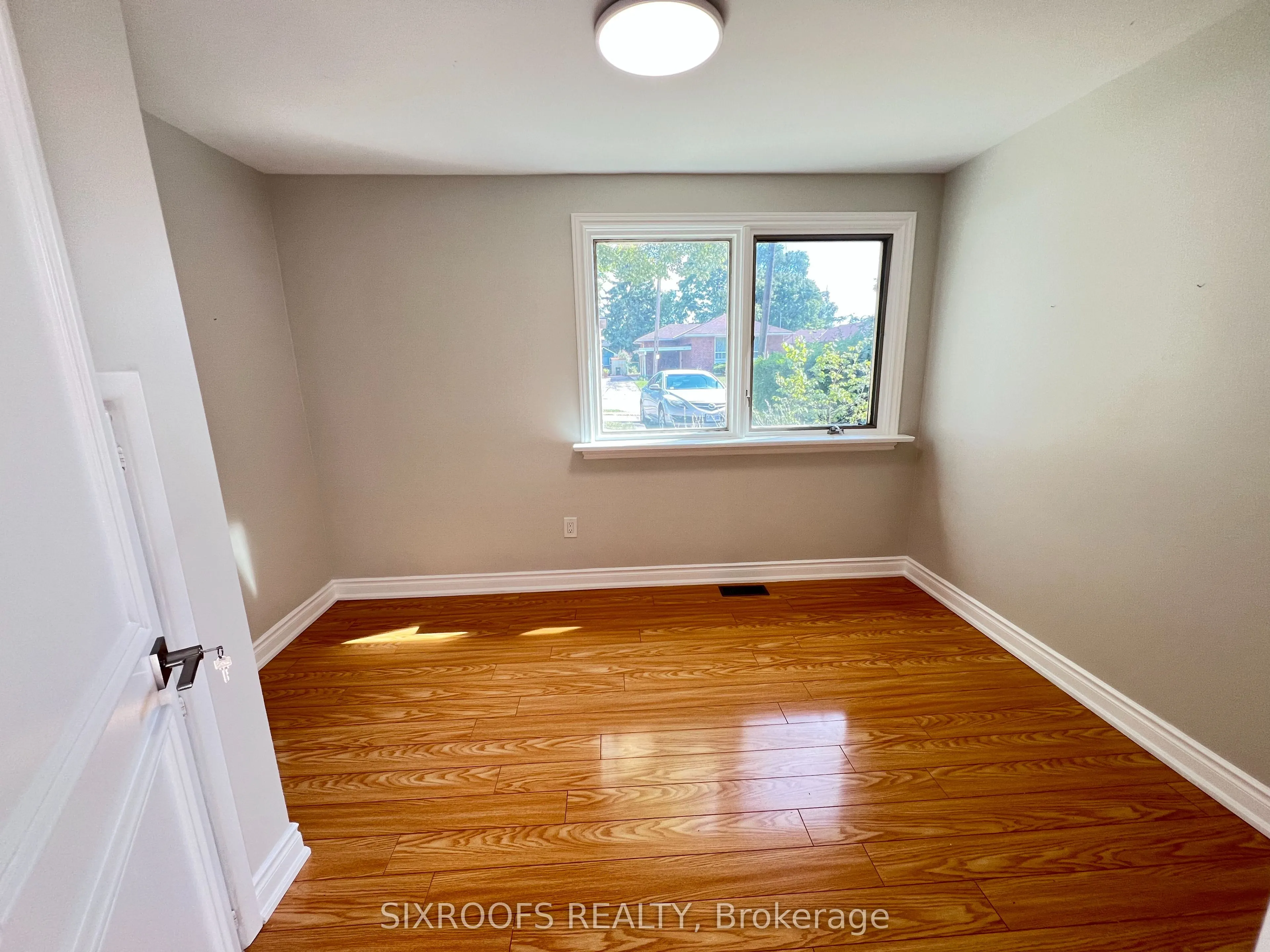 60 Beacham Crescent, #Lower