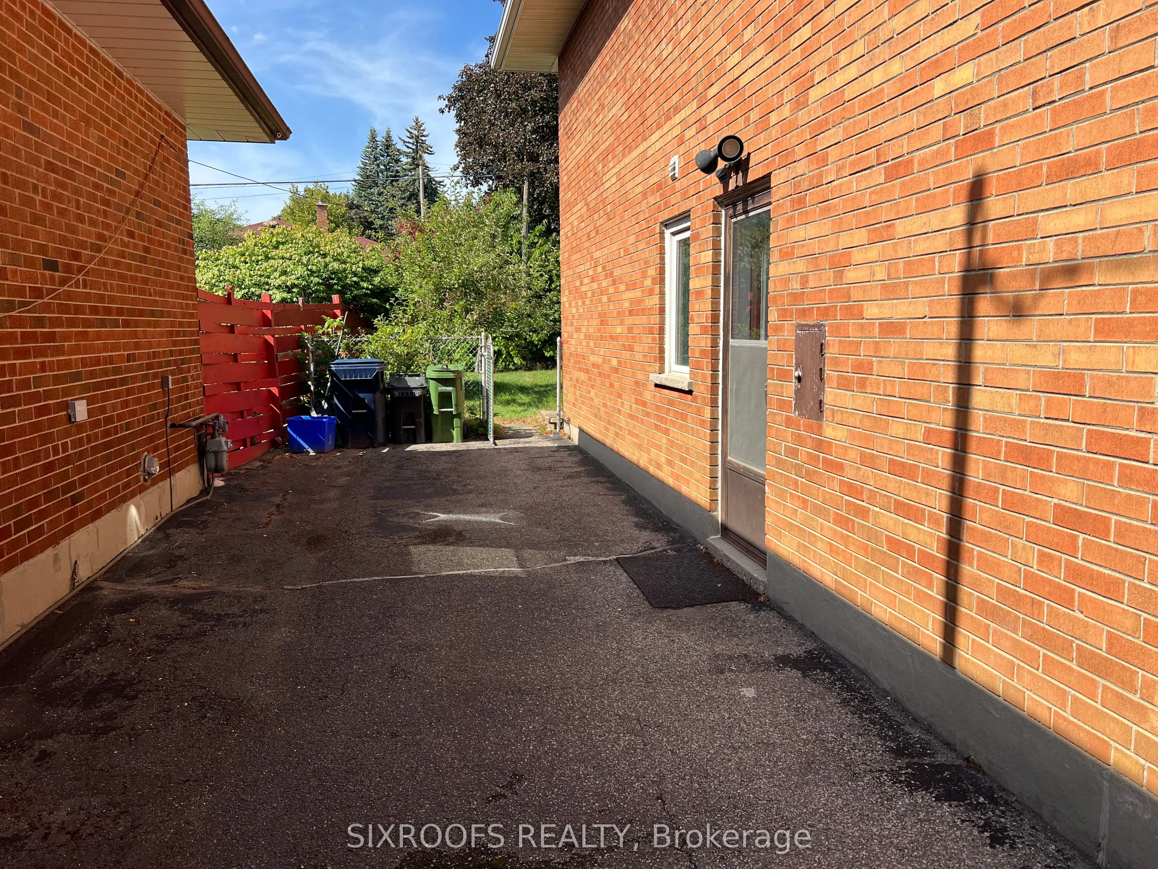 60 Beacham Crescent, #Lower