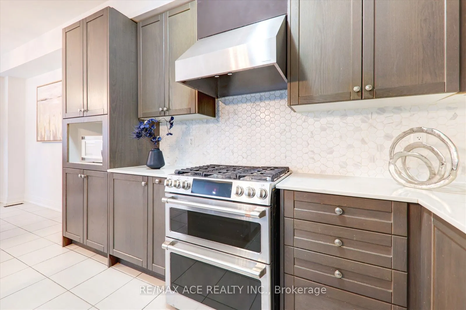 27 Hassard-Short Lane