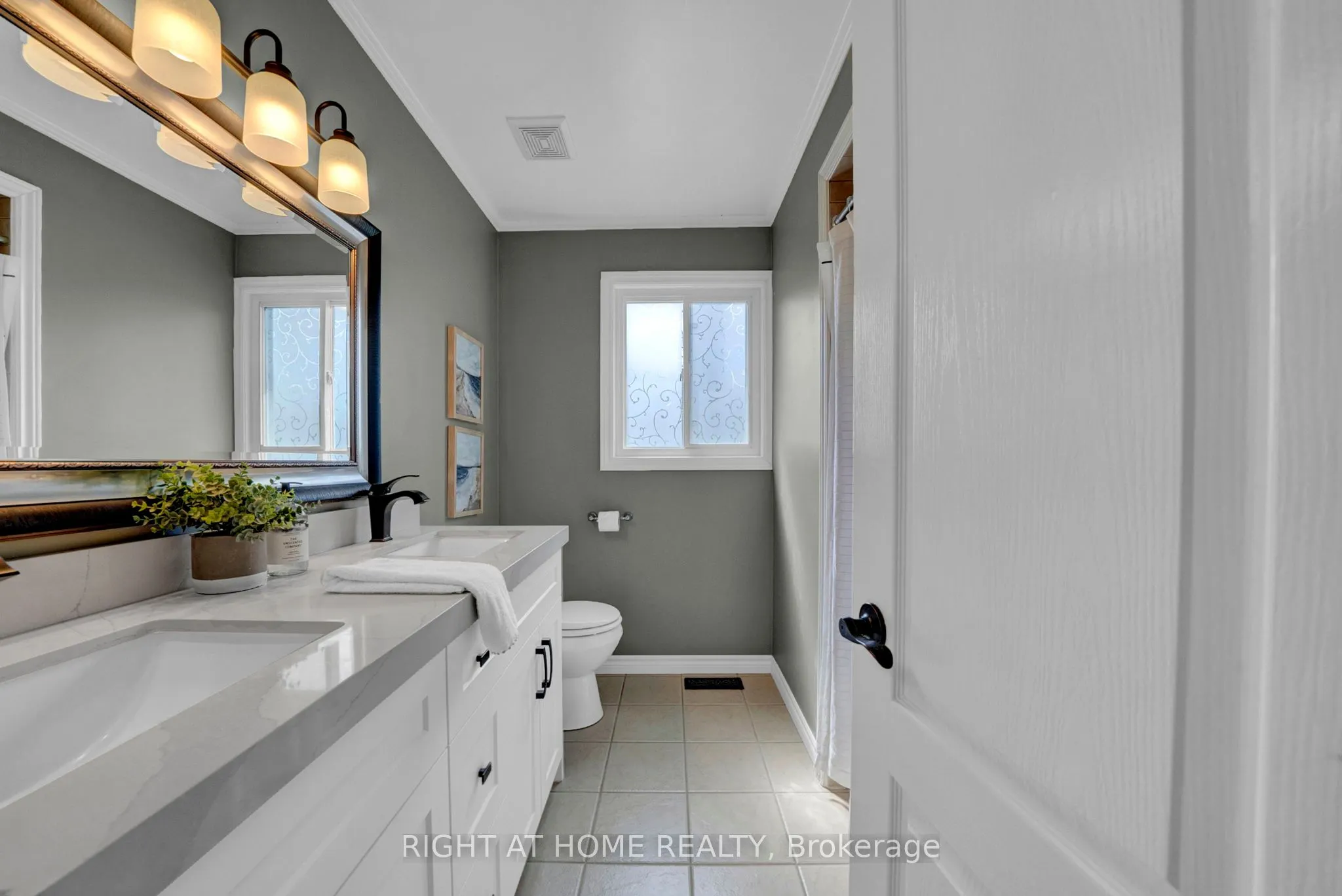 1194 Northgate Crescent