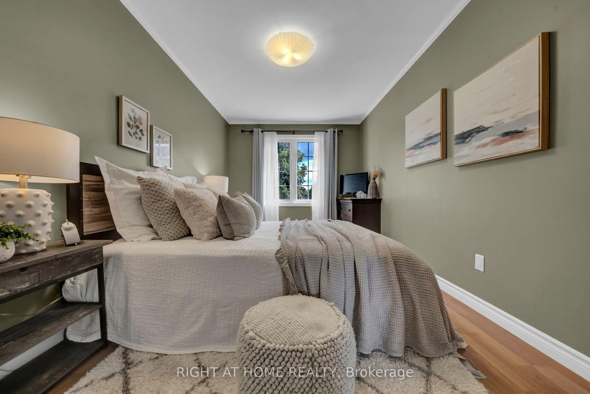 1194 Northgate Crescent