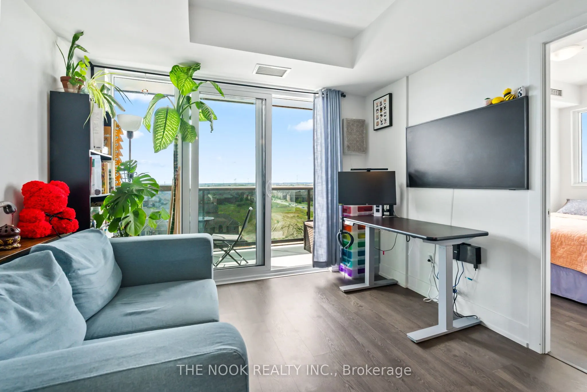 2550 Simcoe Street N, #805