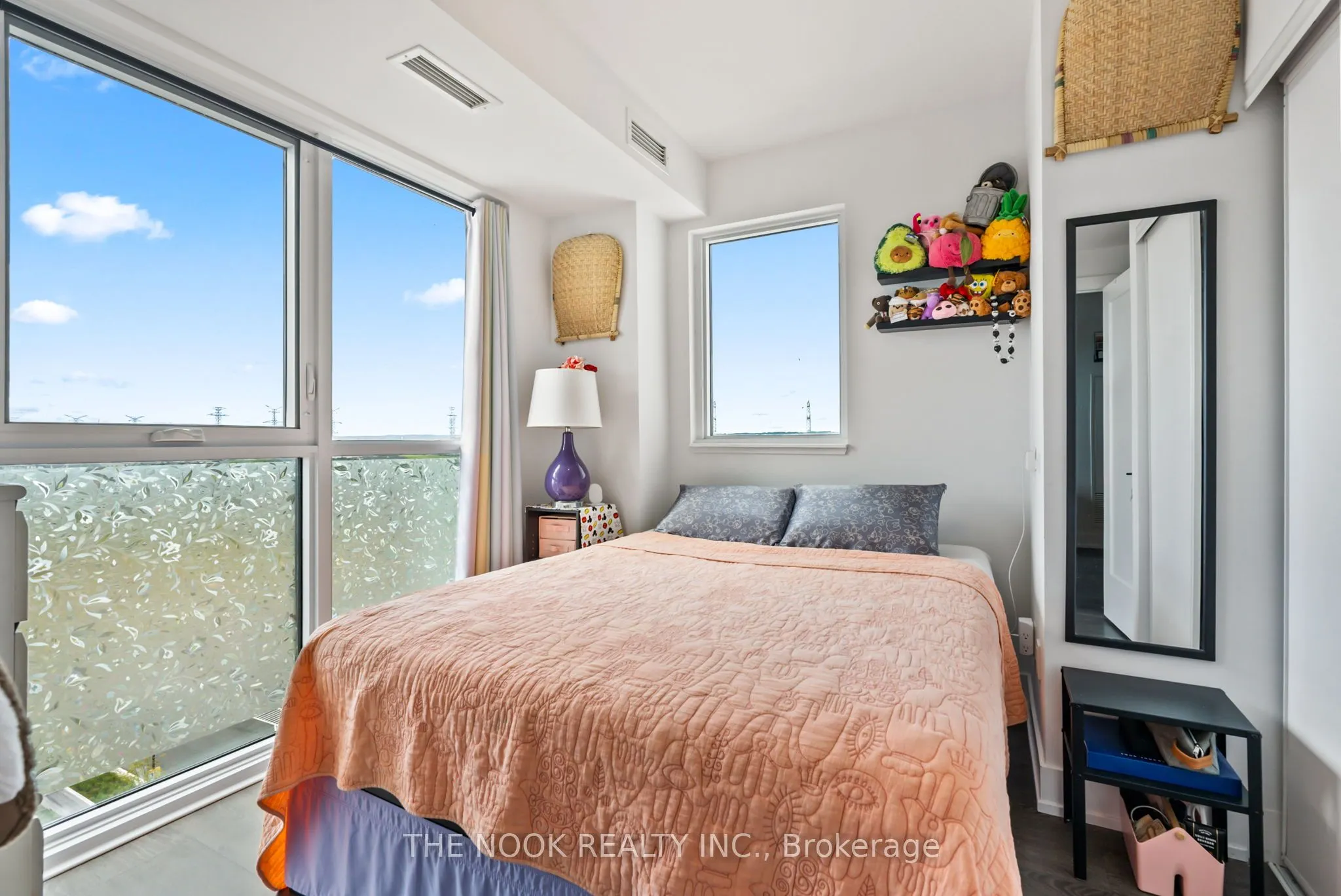 2550 Simcoe Street N, #805