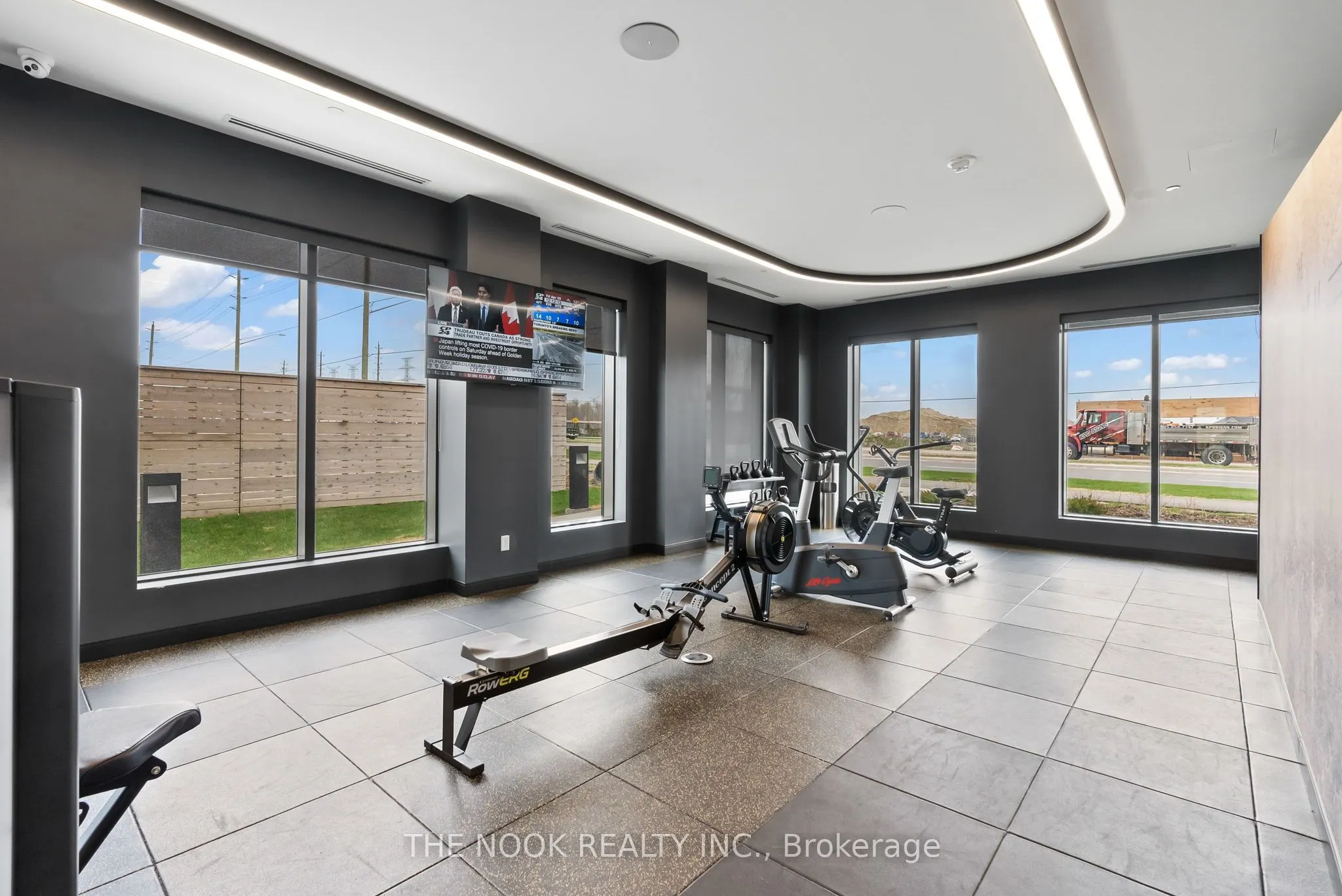 2550 Simcoe Street N, #805
