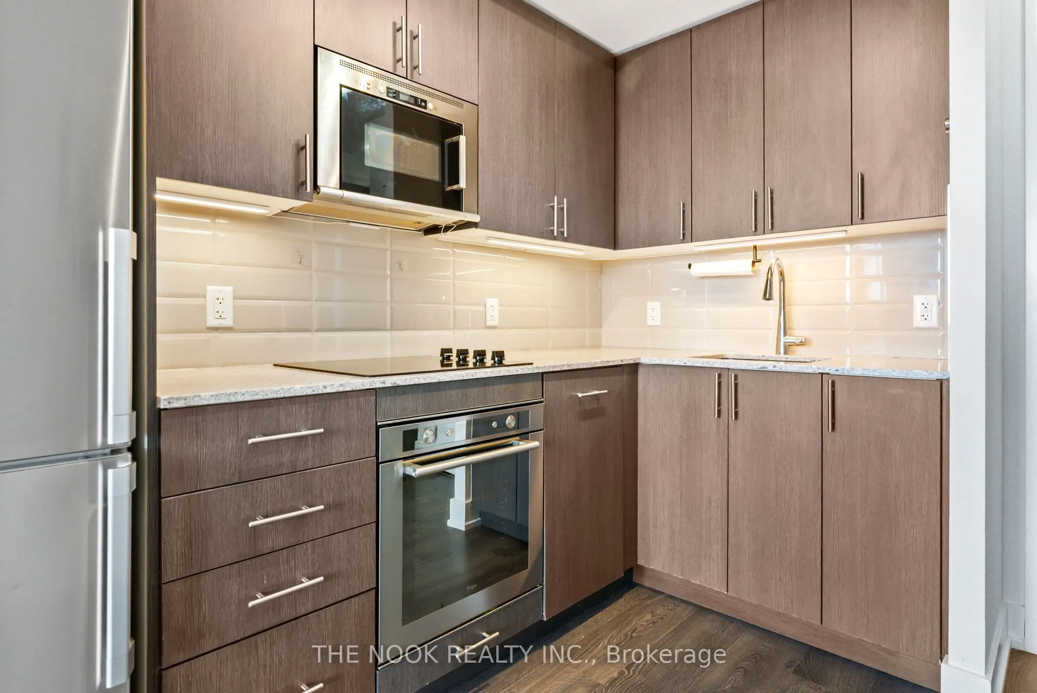 2550 Simcoe Street N, #805