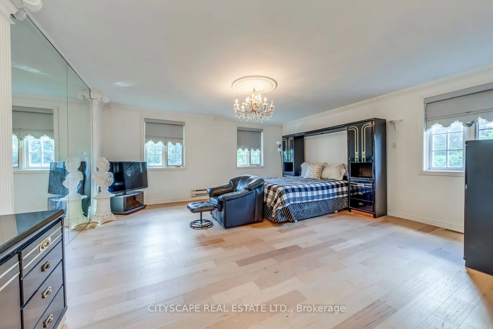 3 Midcroft Drive