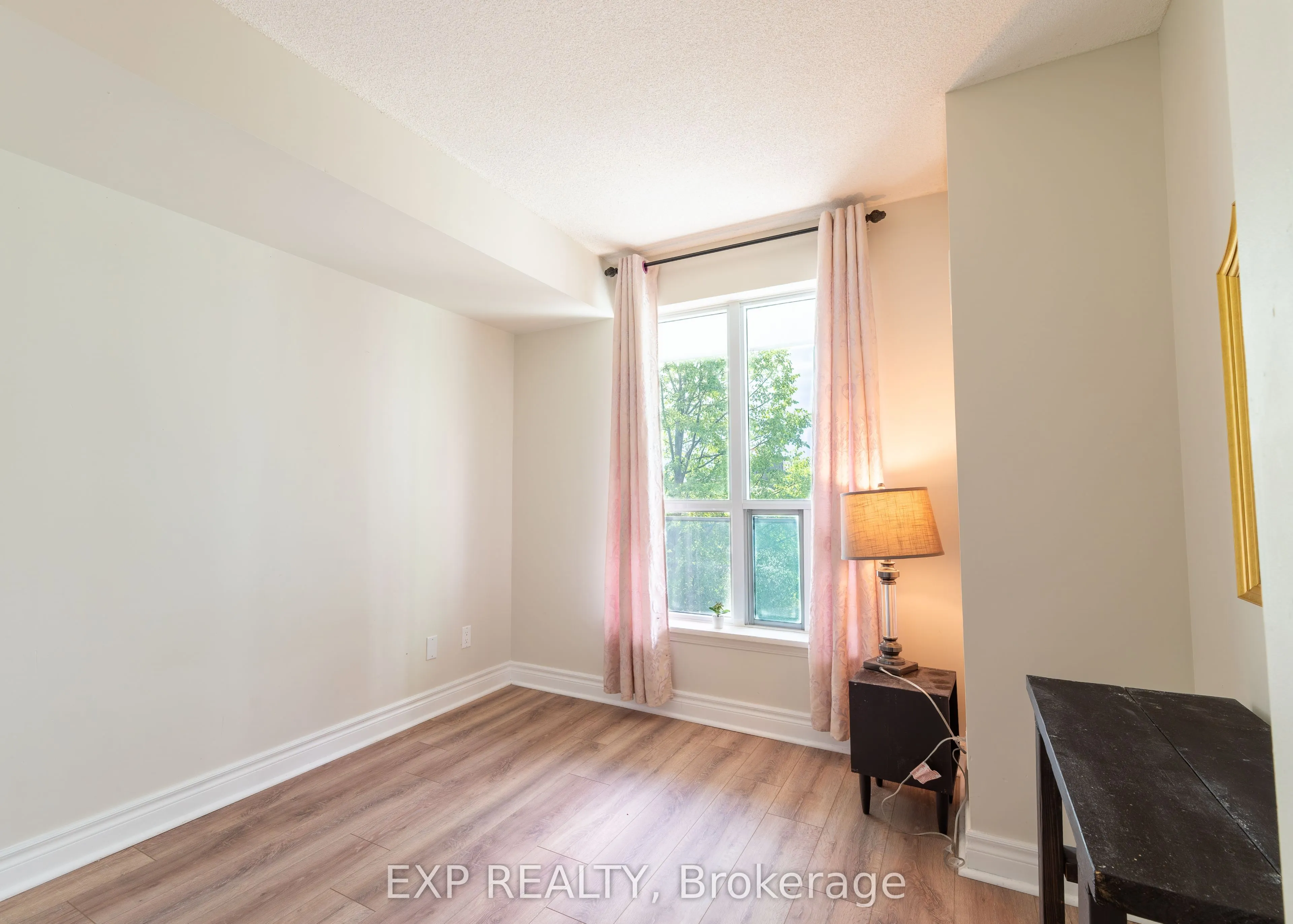 60 Fairfax Crescent N, #221