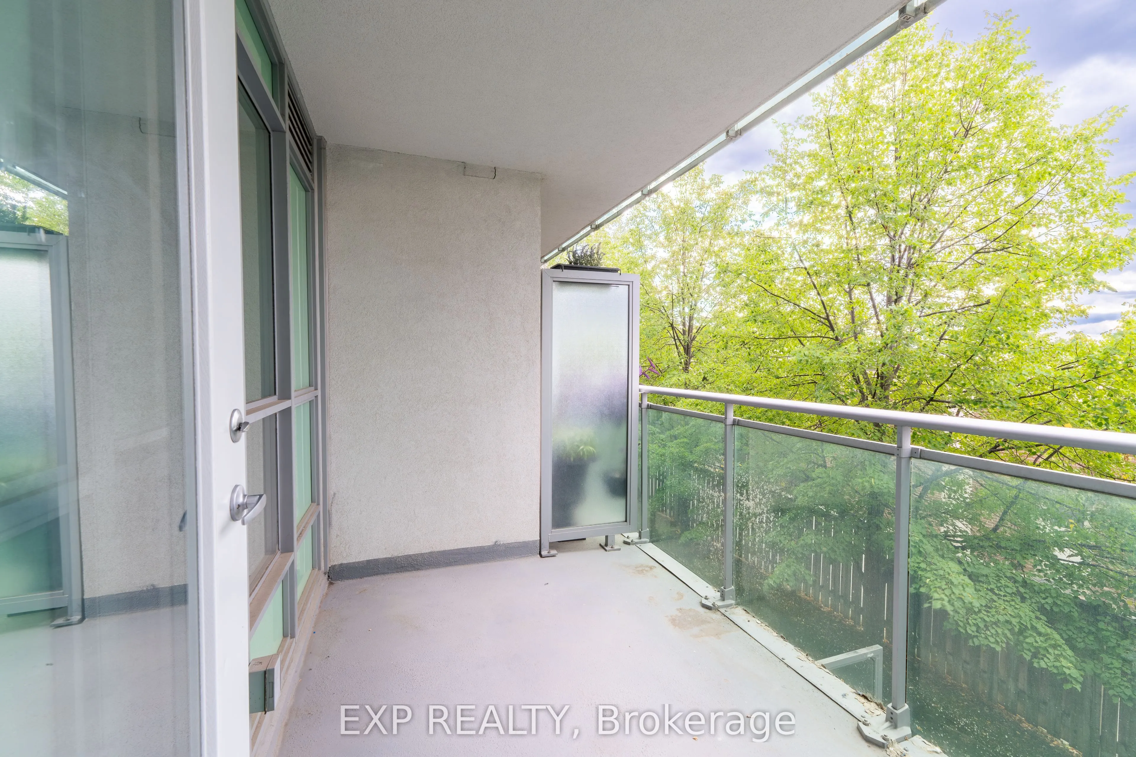 60 Fairfax Crescent N, #221