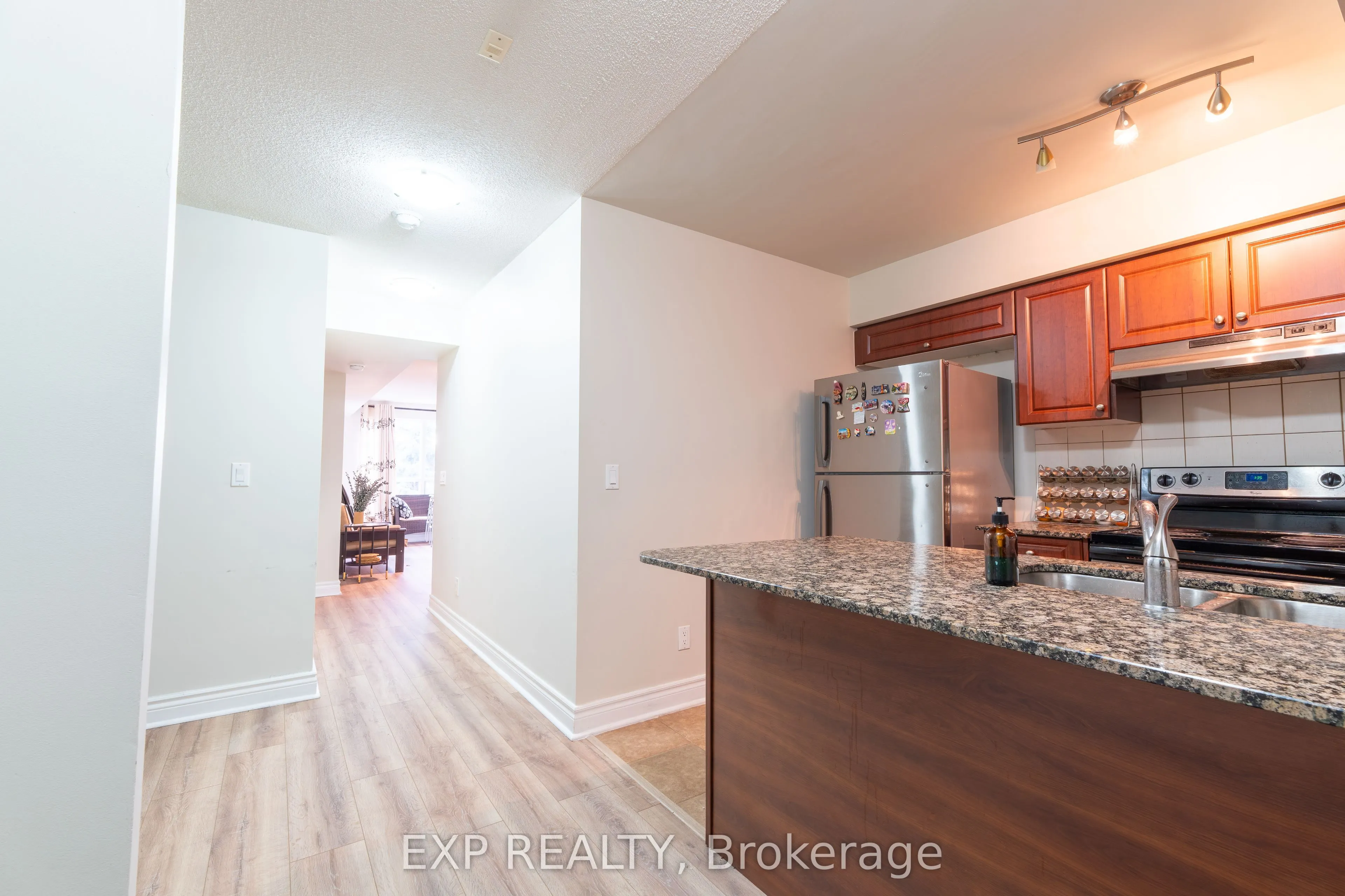 60 Fairfax Crescent N, #221