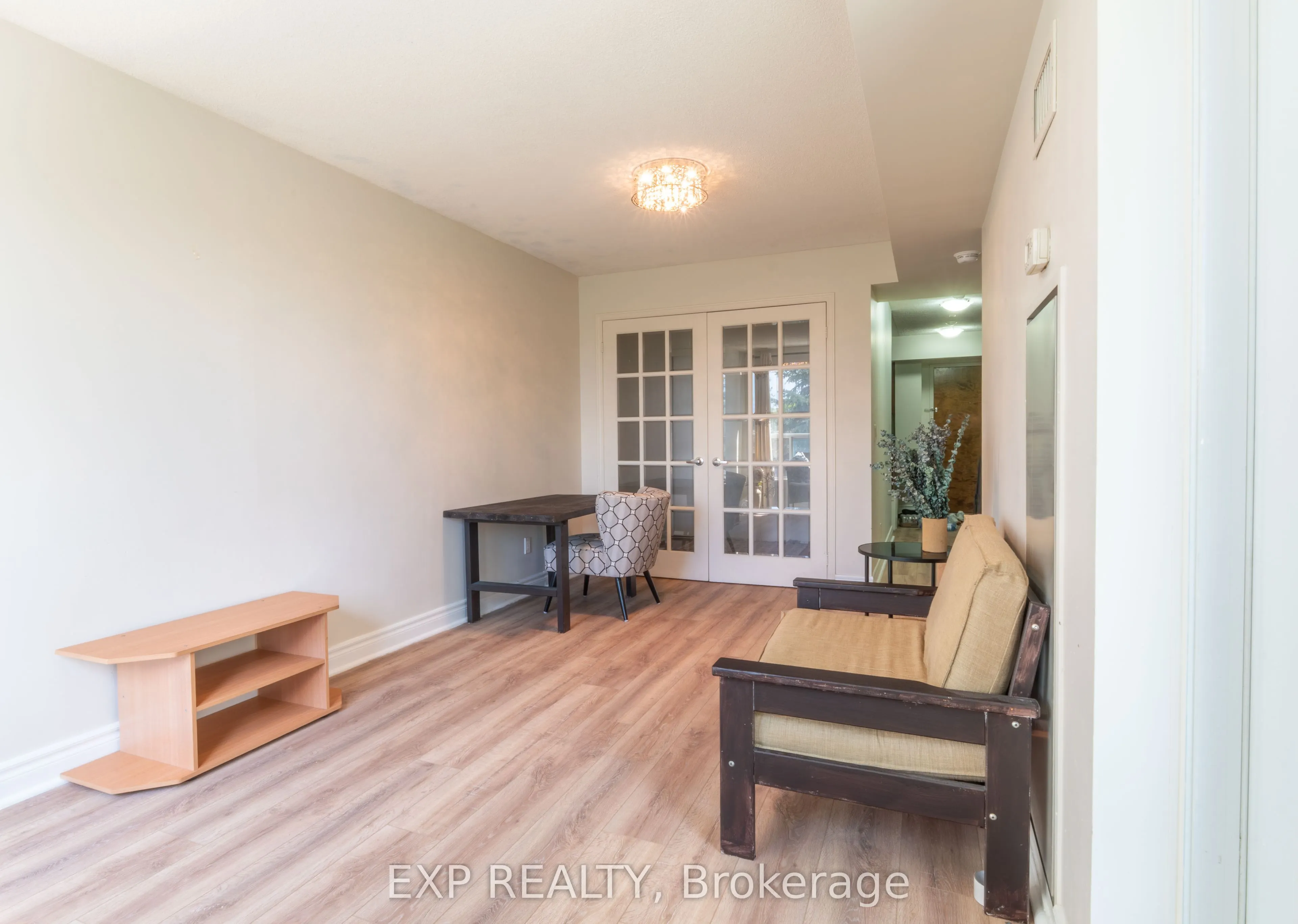 60 Fairfax Crescent N, #221