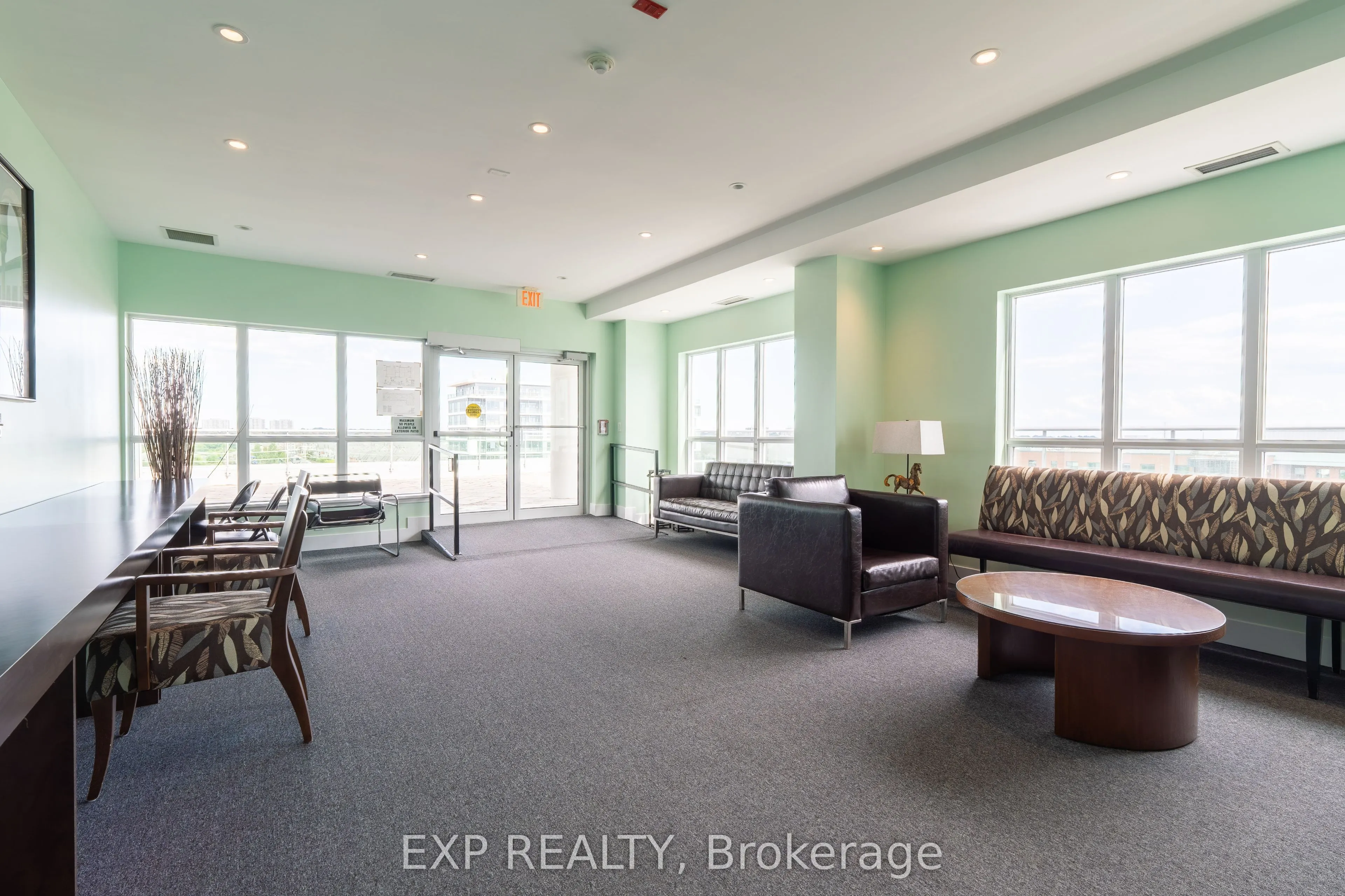 60 Fairfax Crescent N, #221