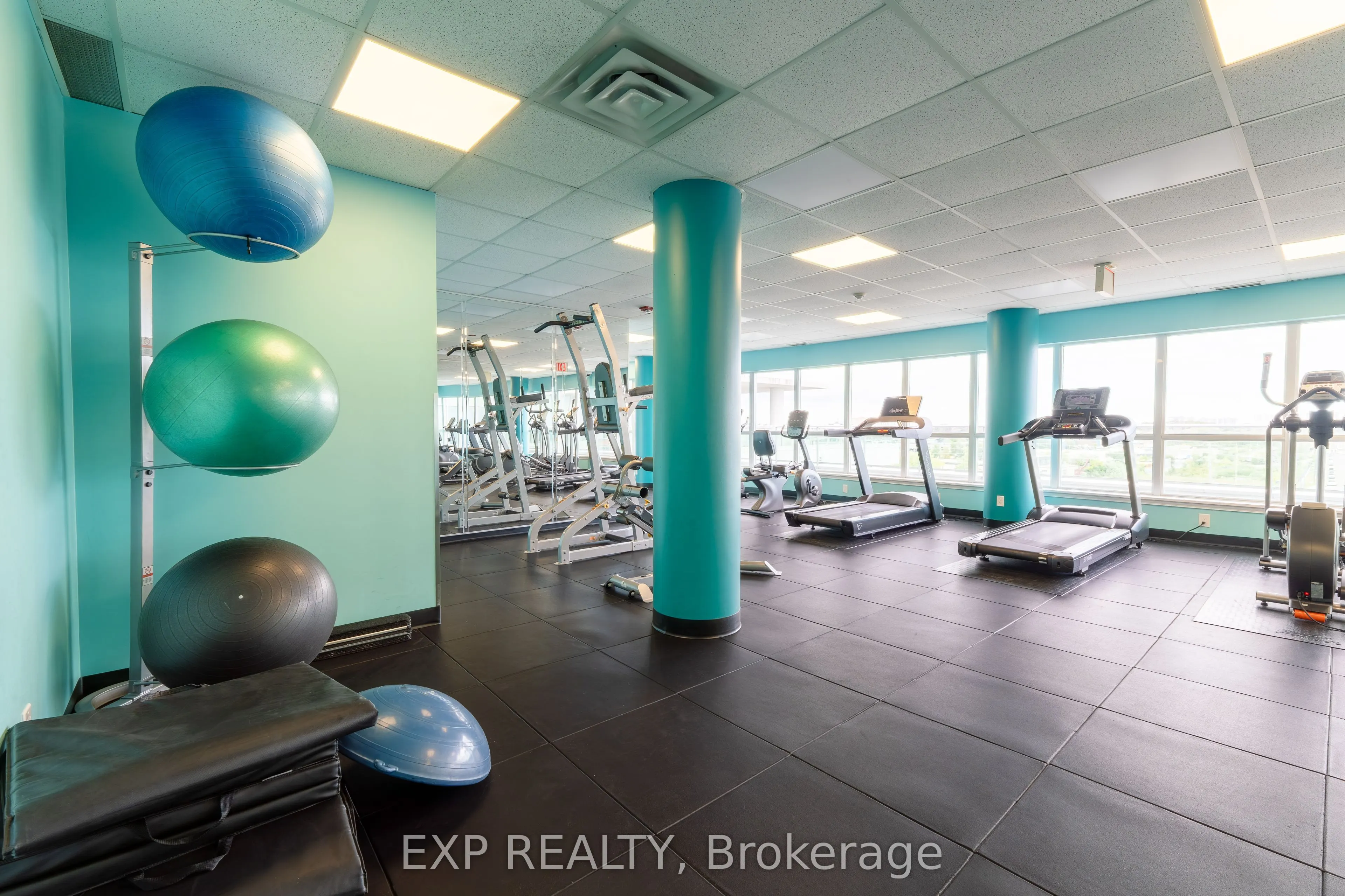 60 Fairfax Crescent N, #221