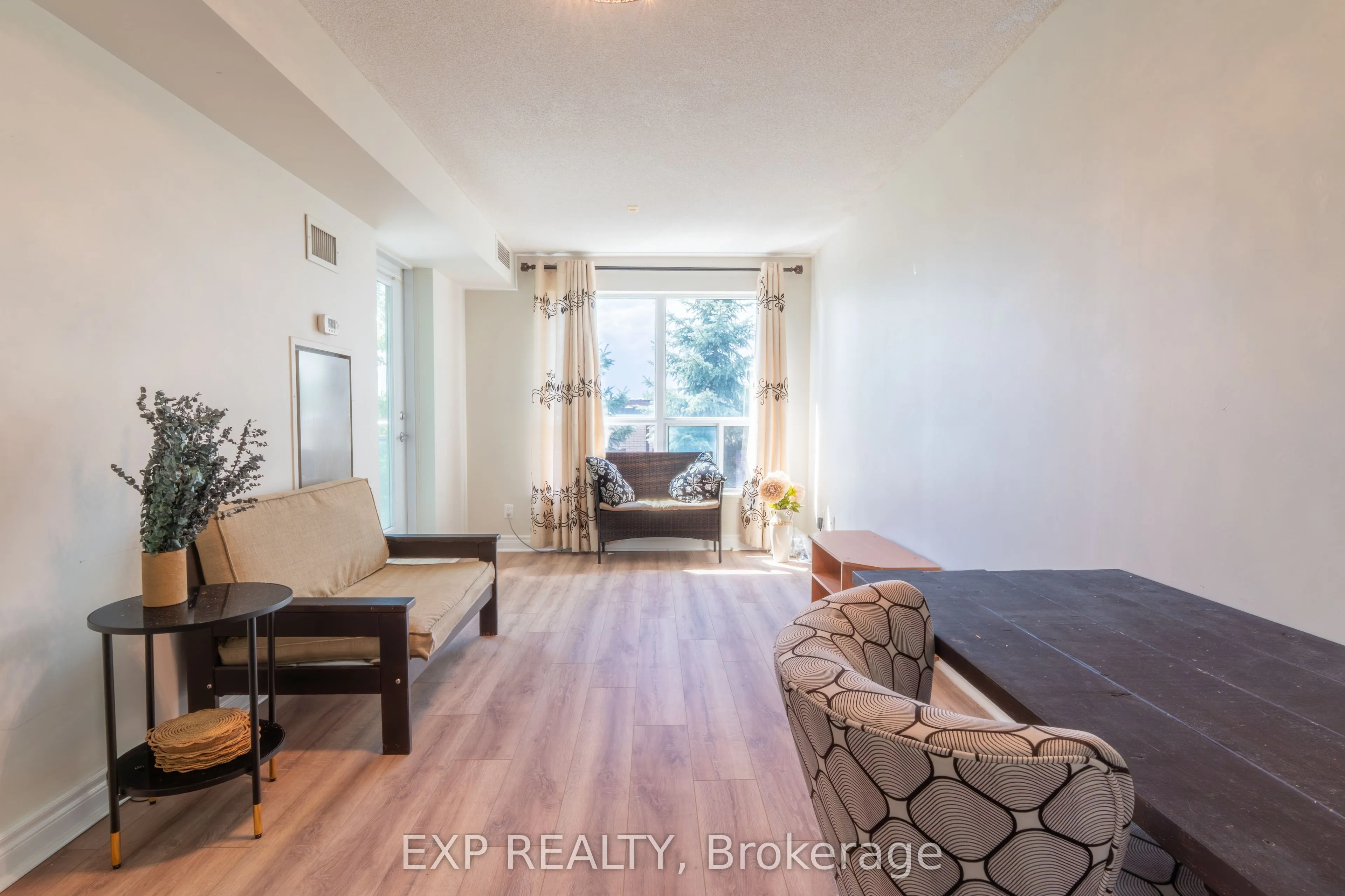 60 Fairfax Crescent N, #221