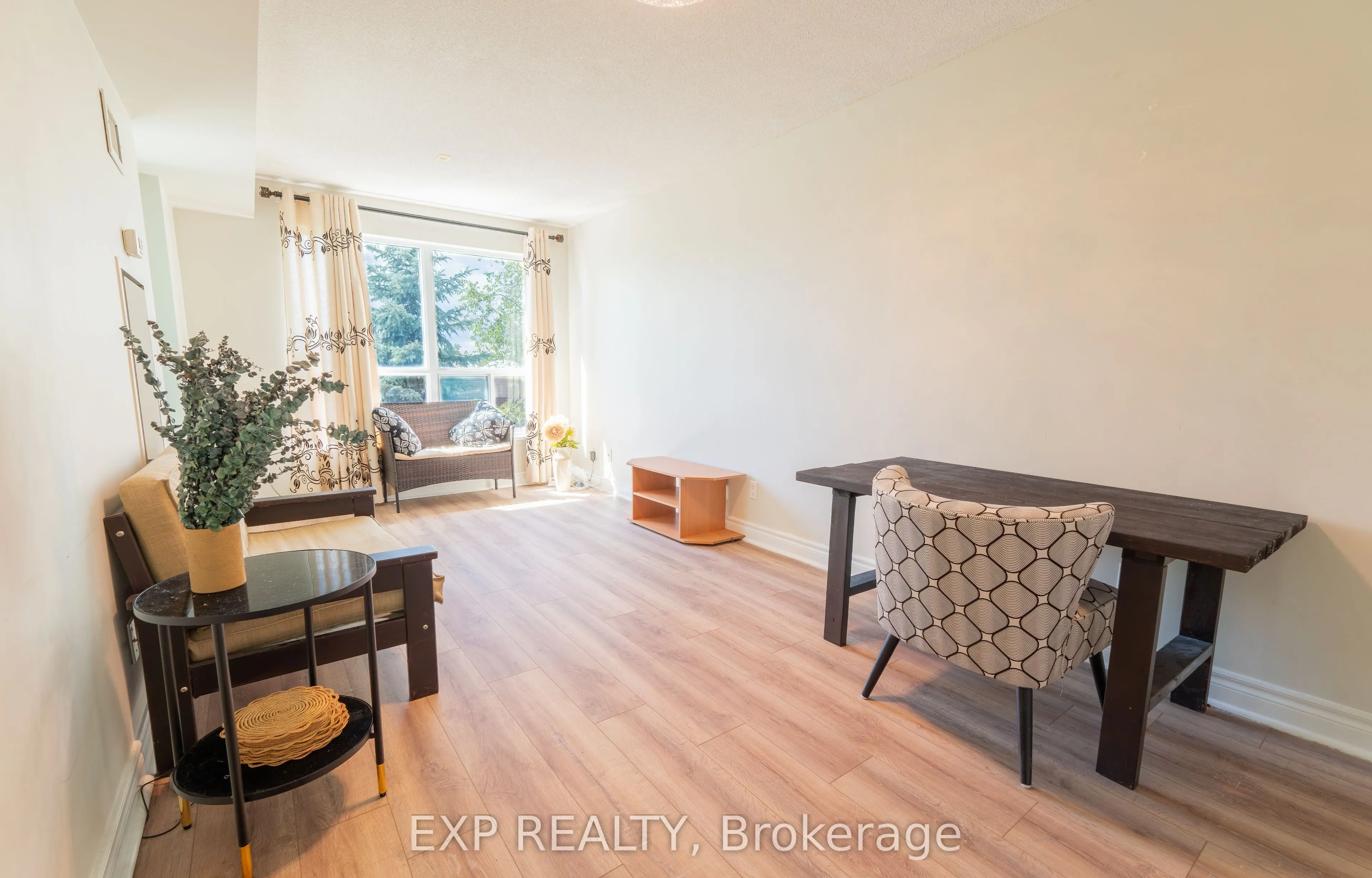 60 Fairfax Crescent N, #221