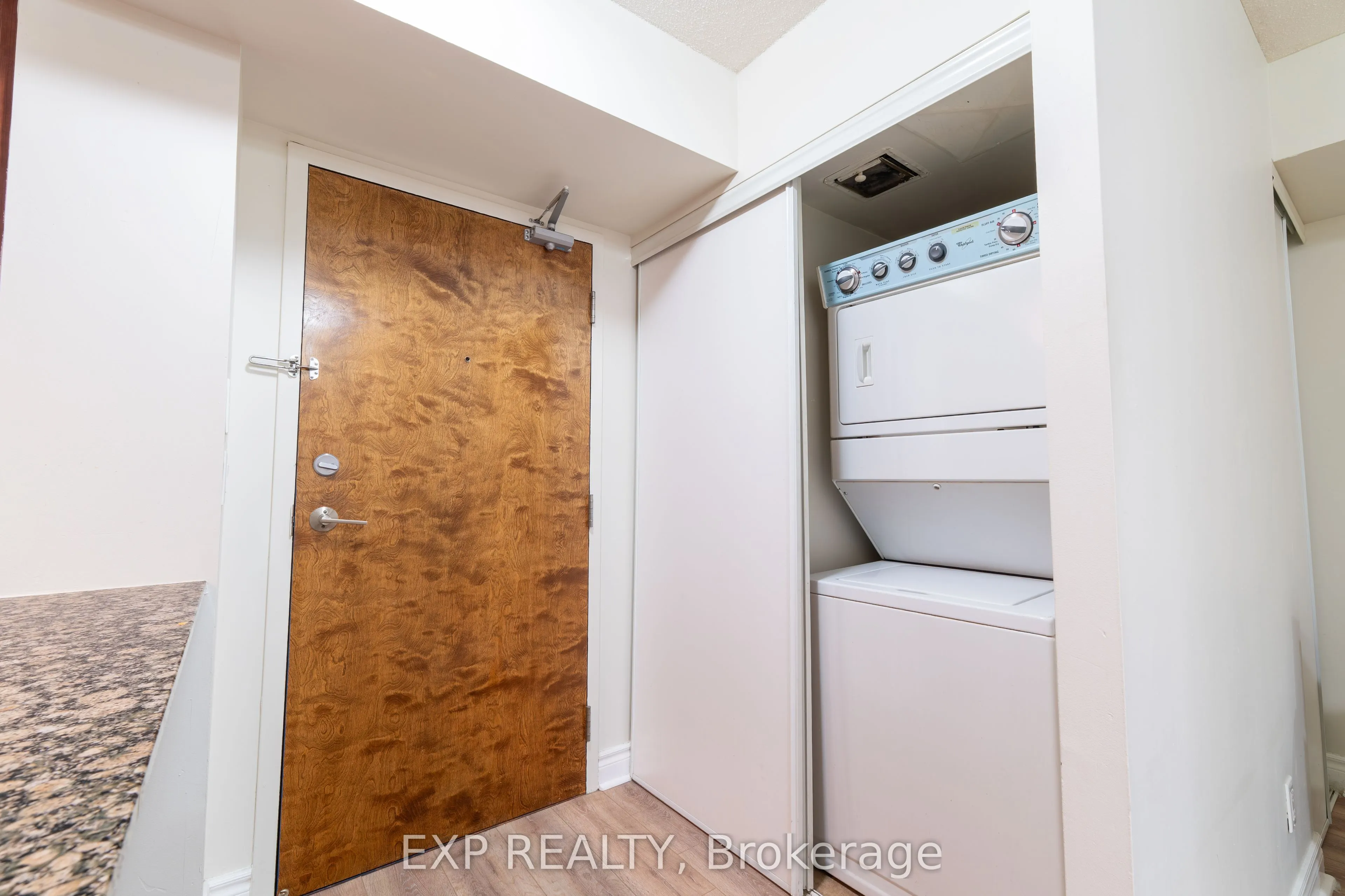 60 Fairfax Crescent N, #221