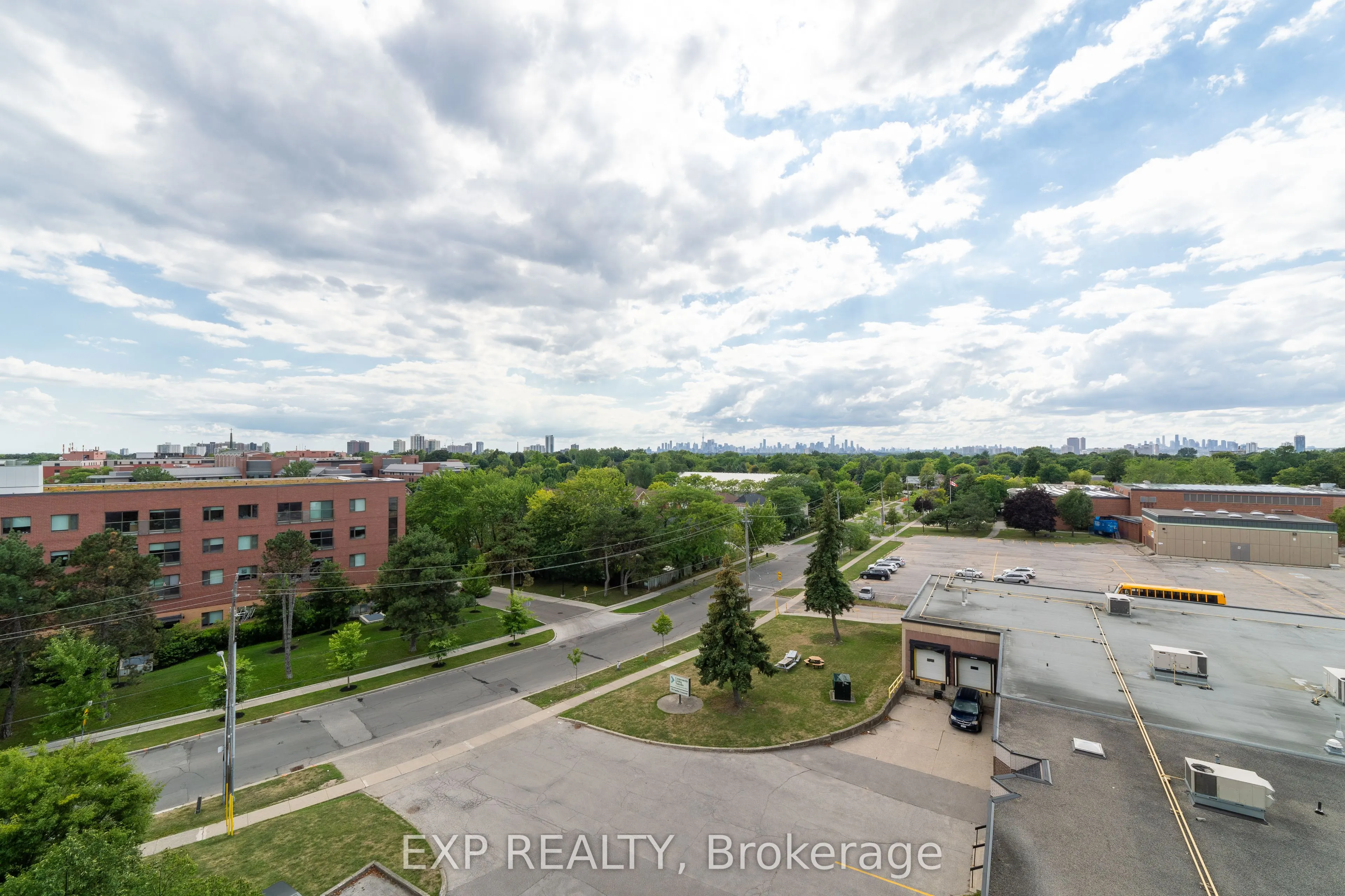60 Fairfax Crescent N, #221