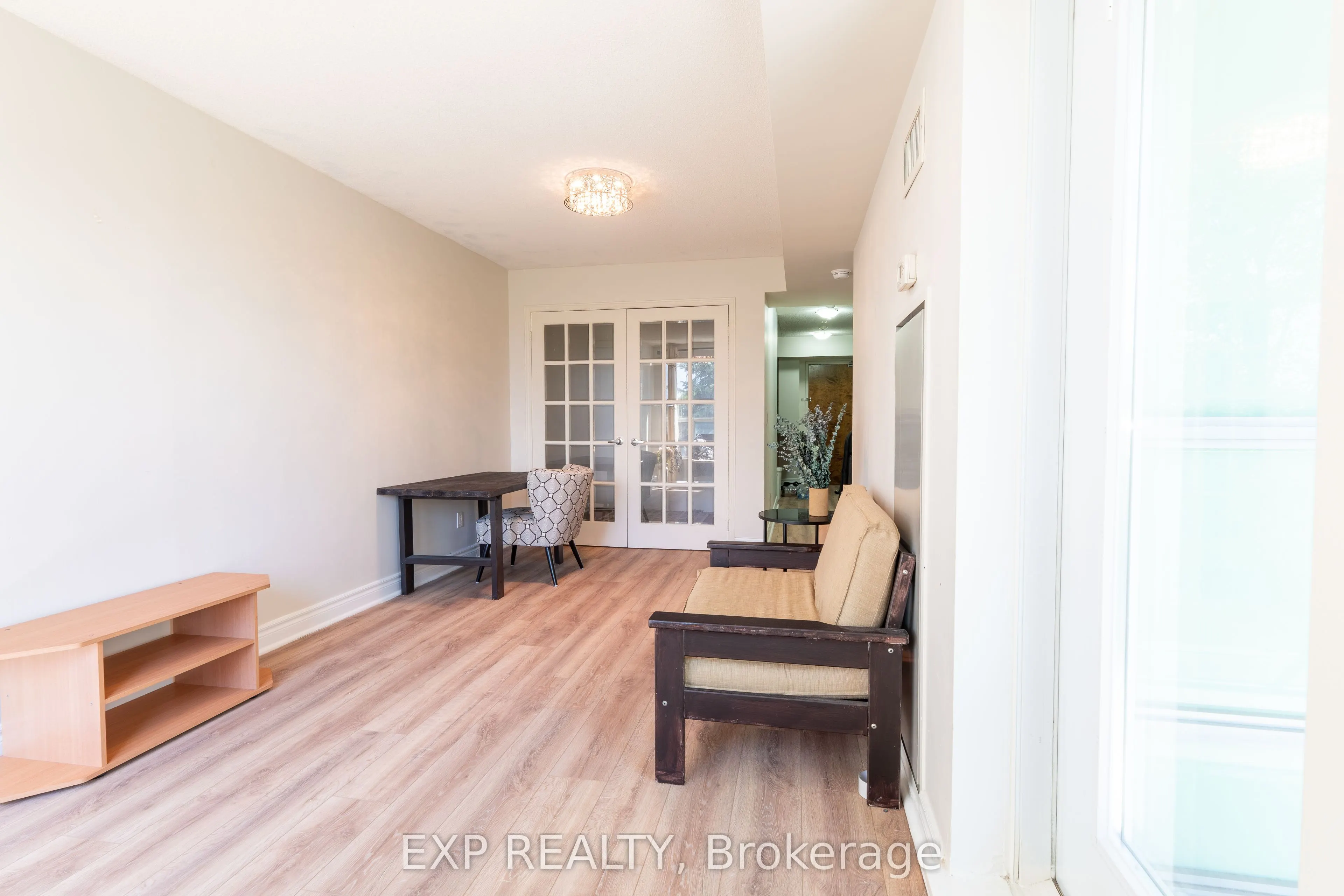 60 Fairfax Crescent N, #221