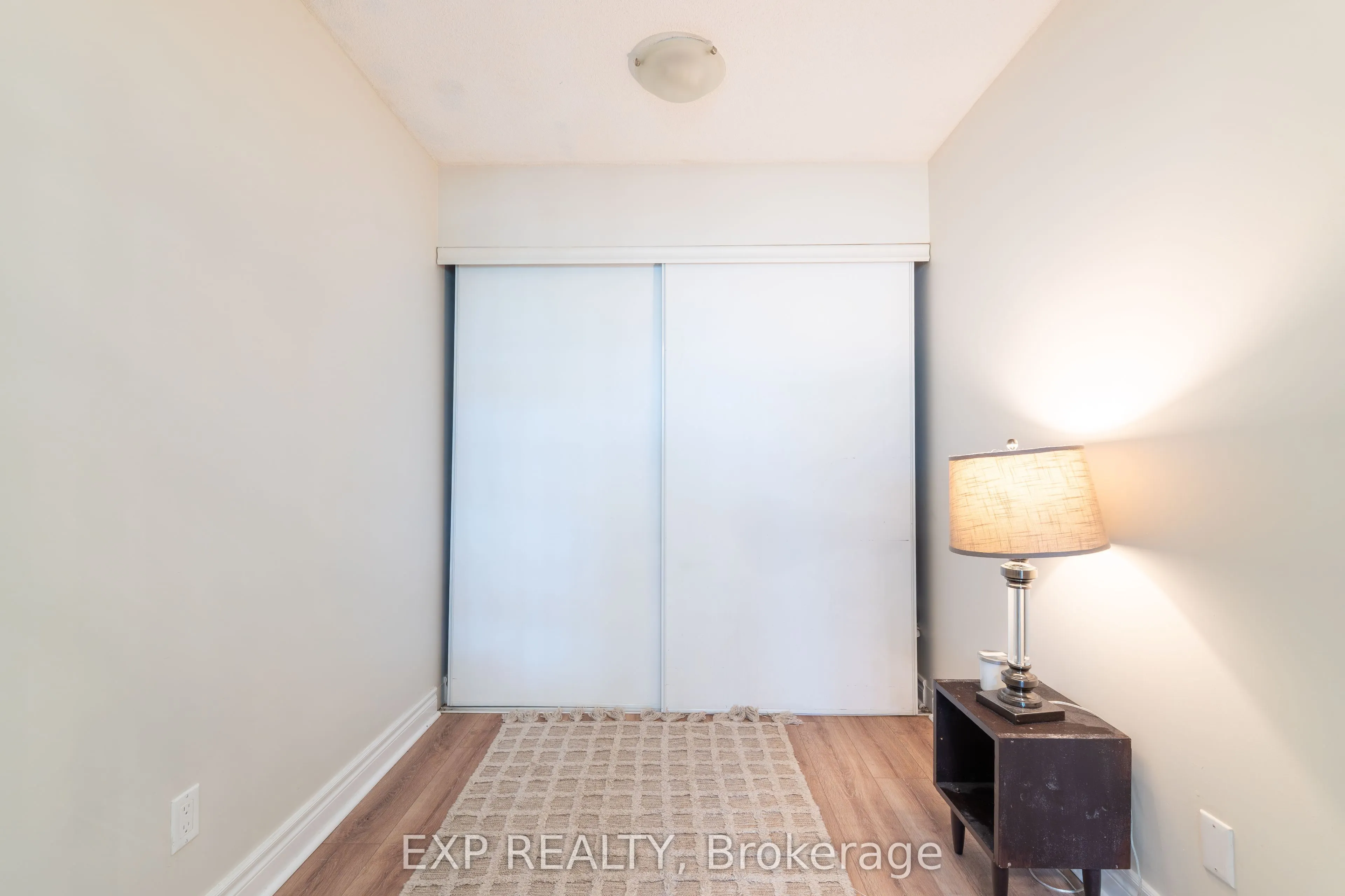 60 Fairfax Crescent N, #221