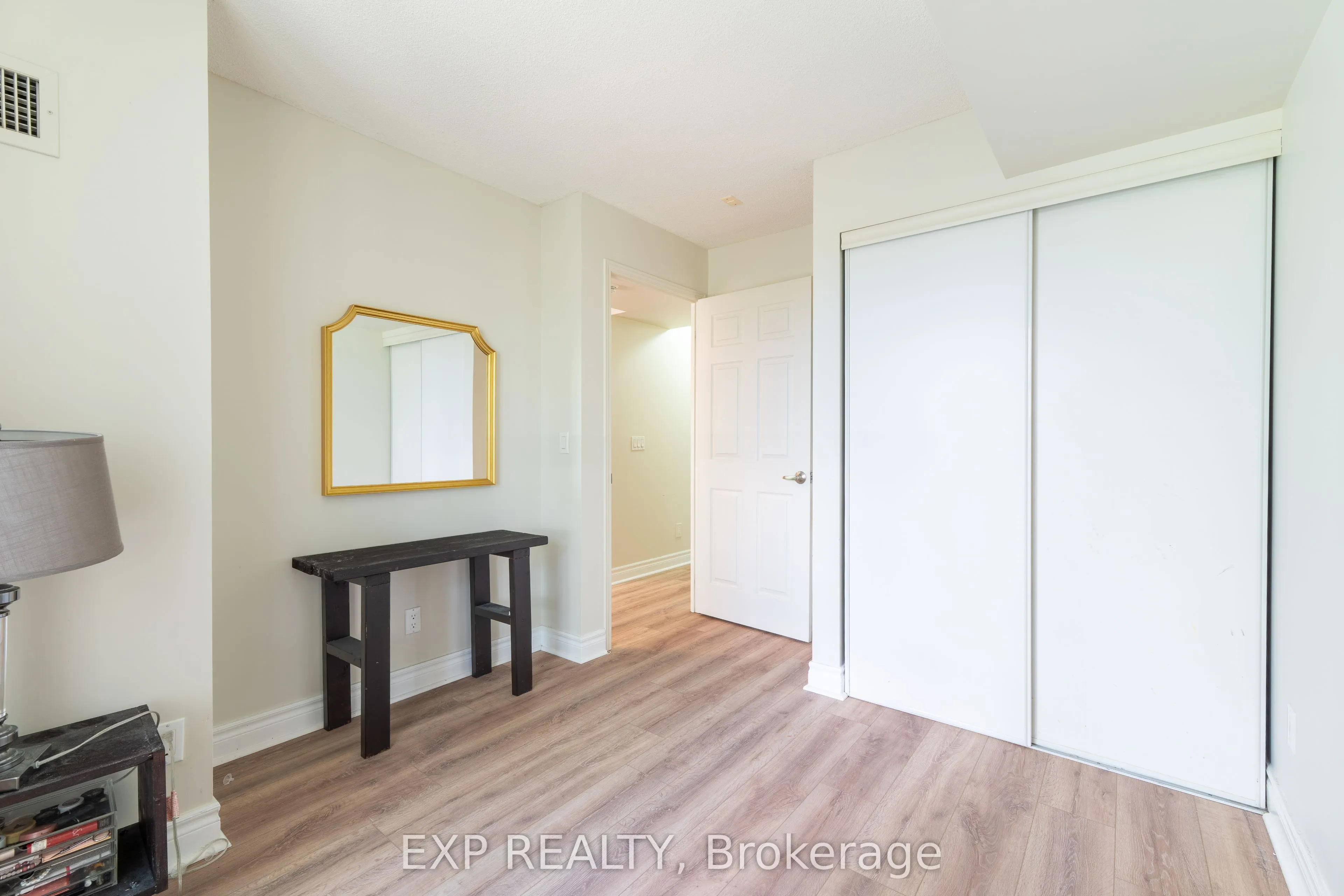 60 Fairfax Crescent N, #221