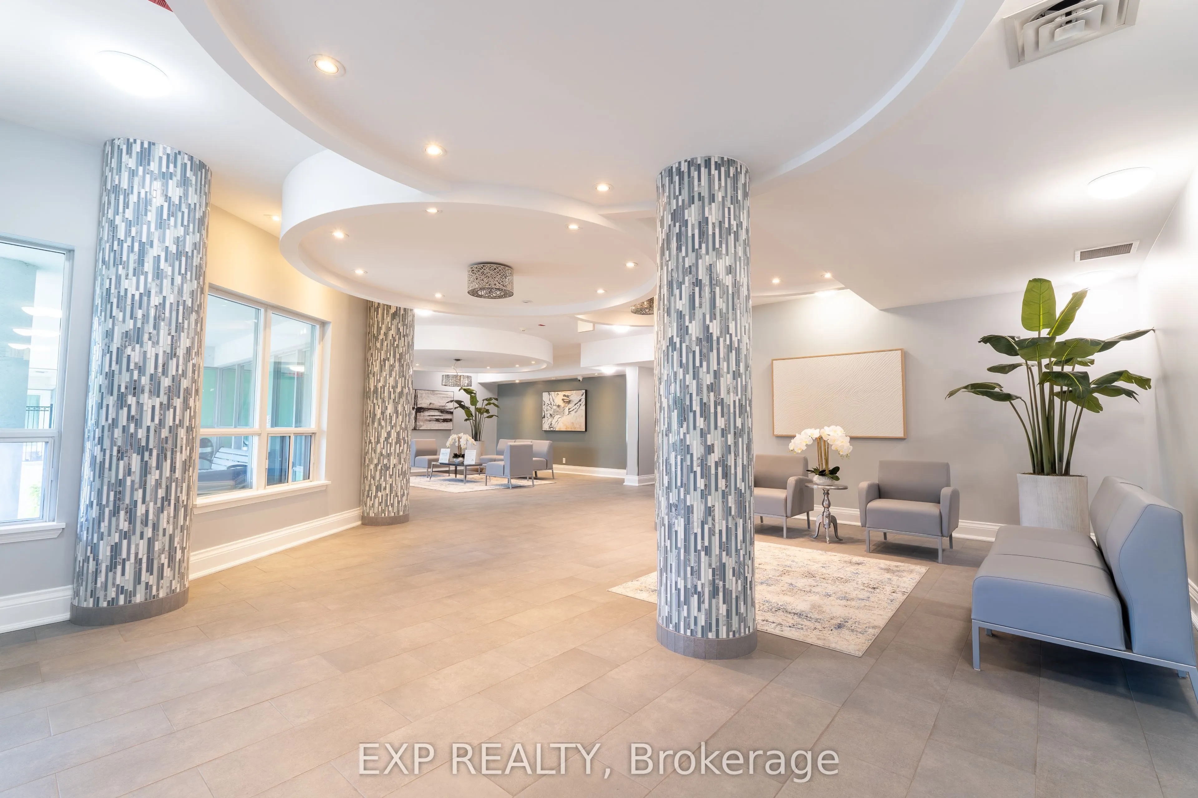 60 Fairfax Crescent N, #221