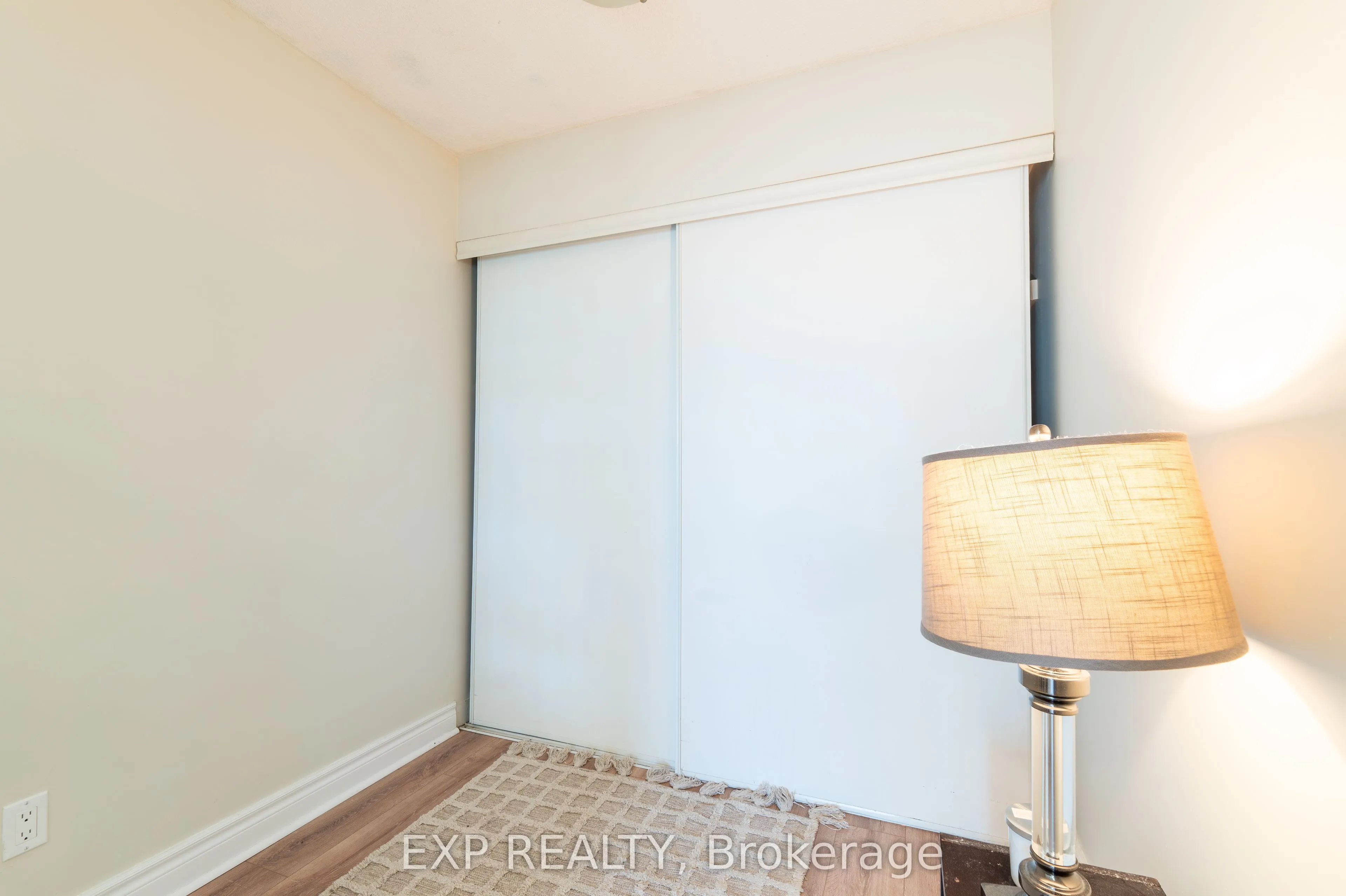 60 Fairfax Crescent N, #221