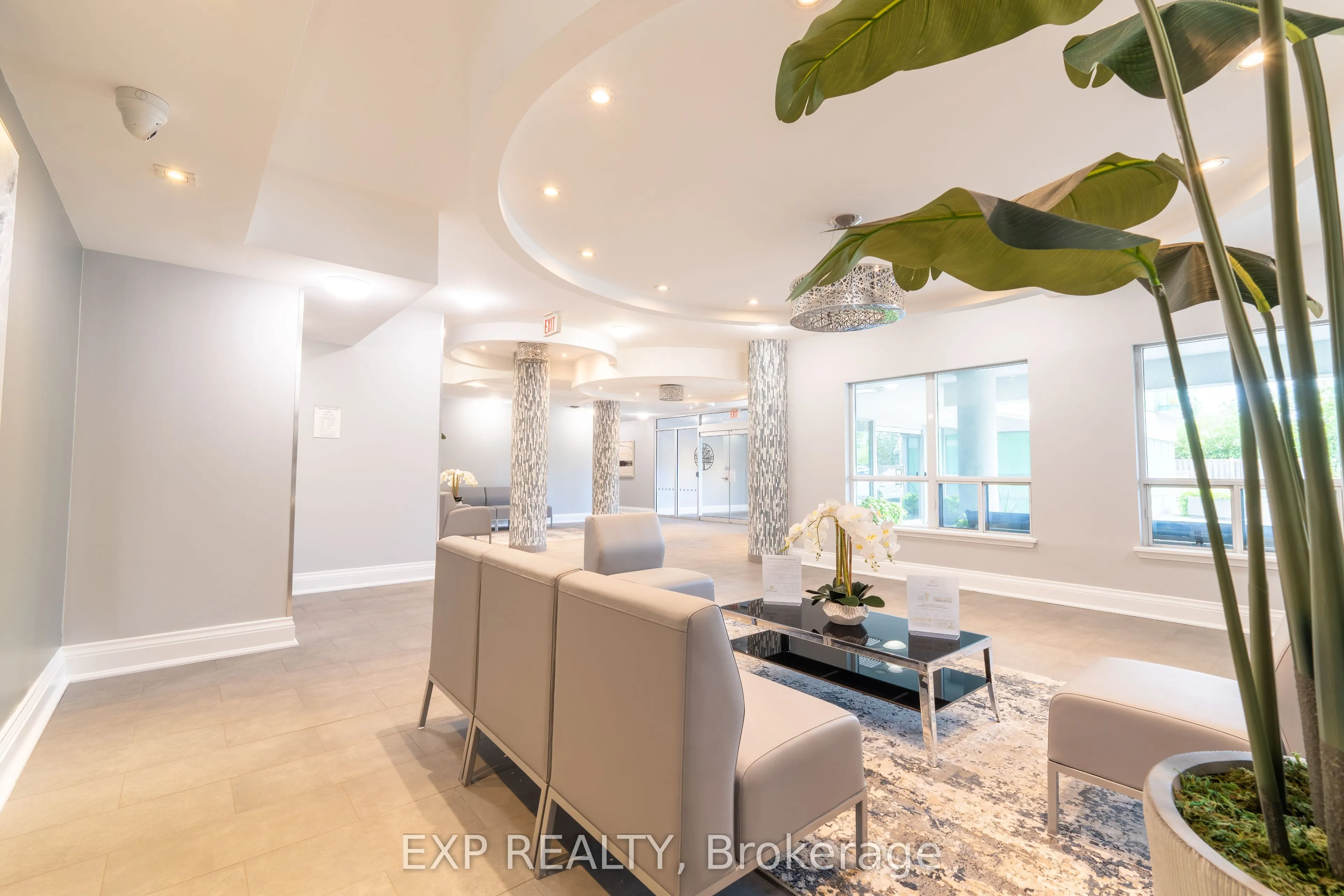 60 Fairfax Crescent N, #221