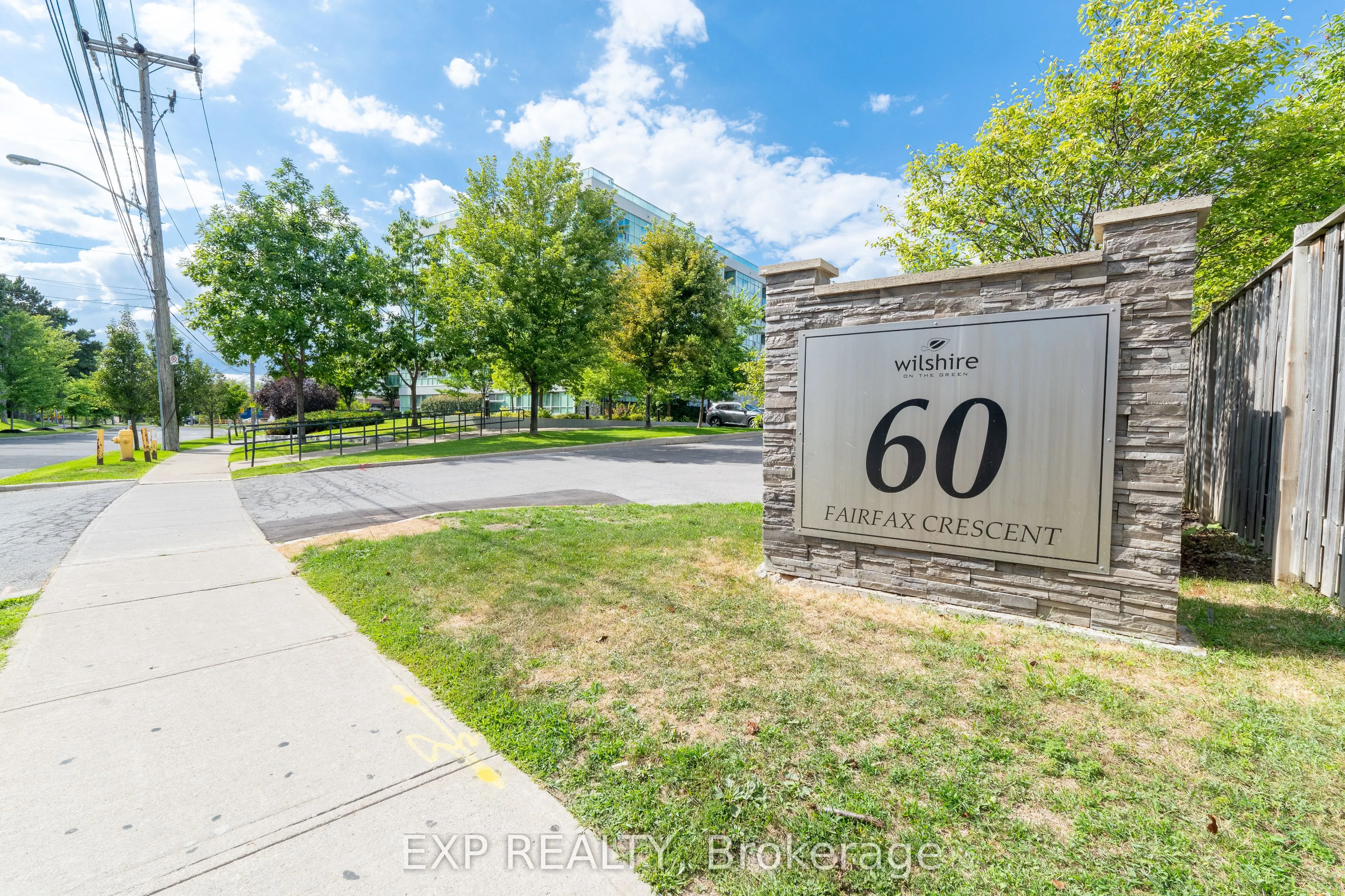 60 Fairfax Crescent N, #221