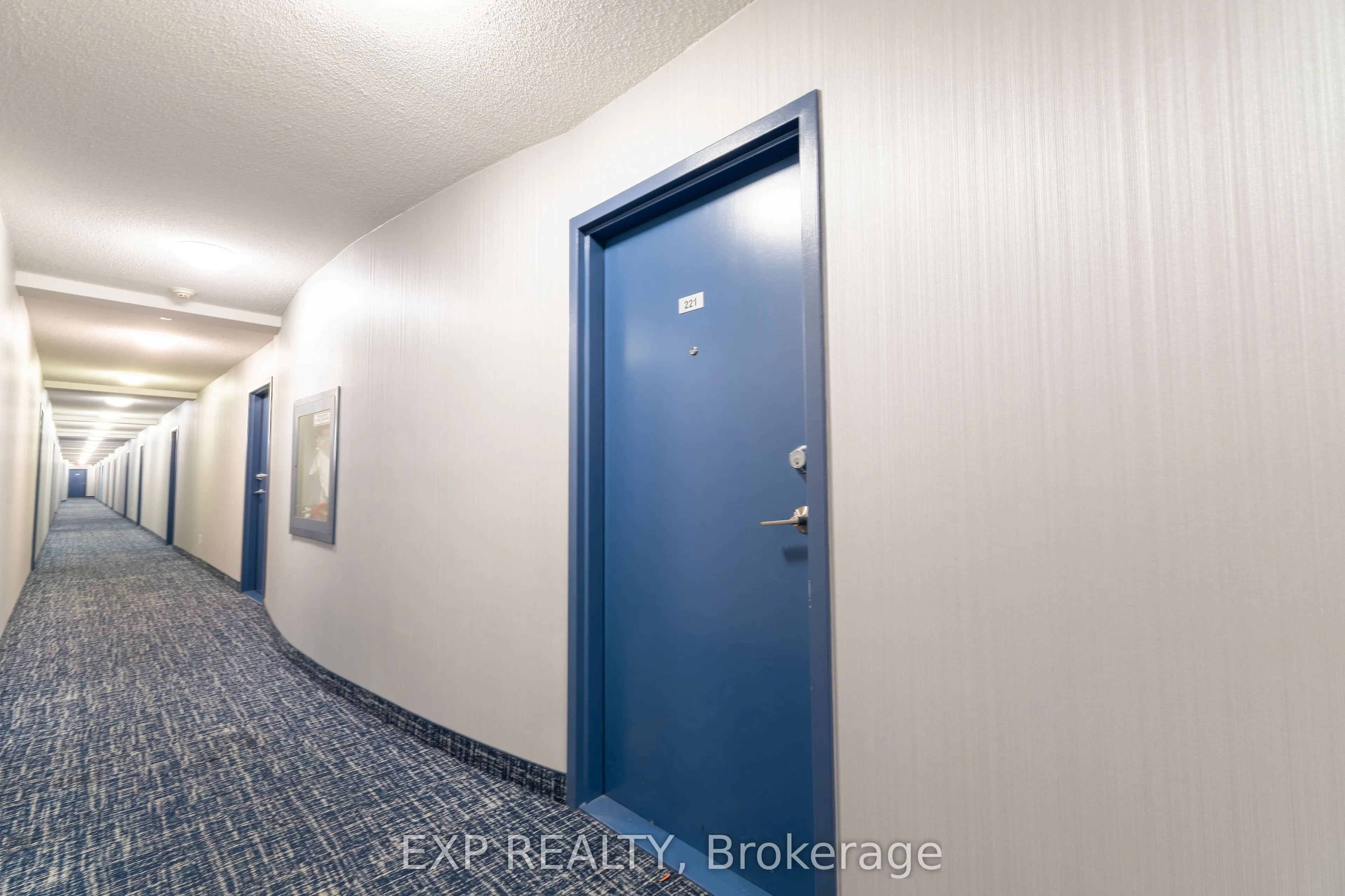 60 Fairfax Crescent N, #221