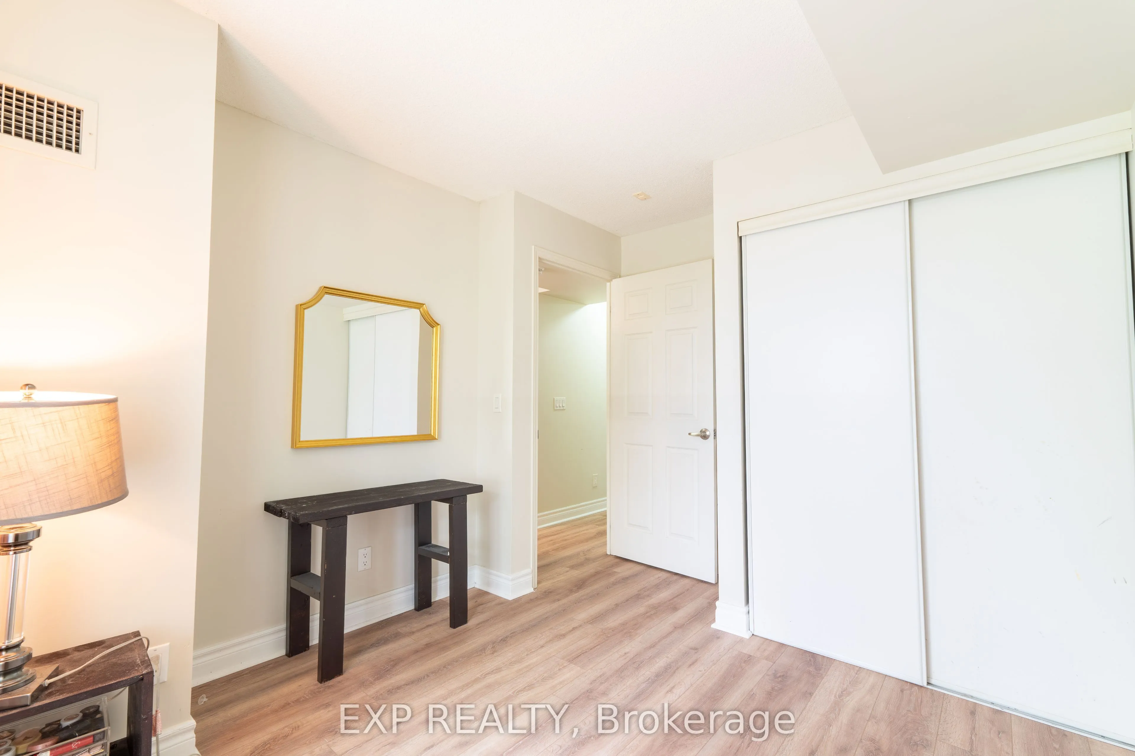 60 Fairfax Crescent N, #221