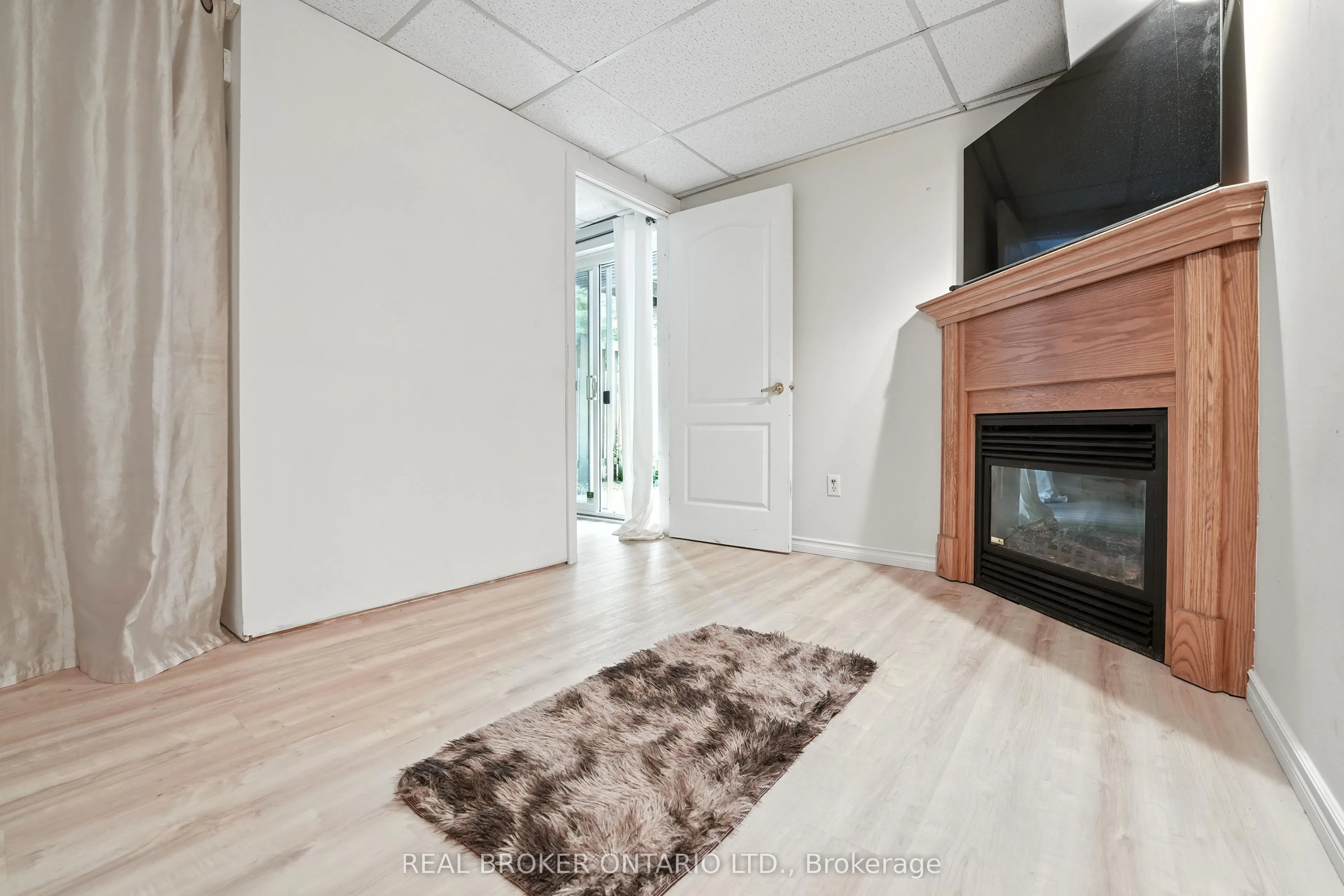 350 Camelot Court, #19