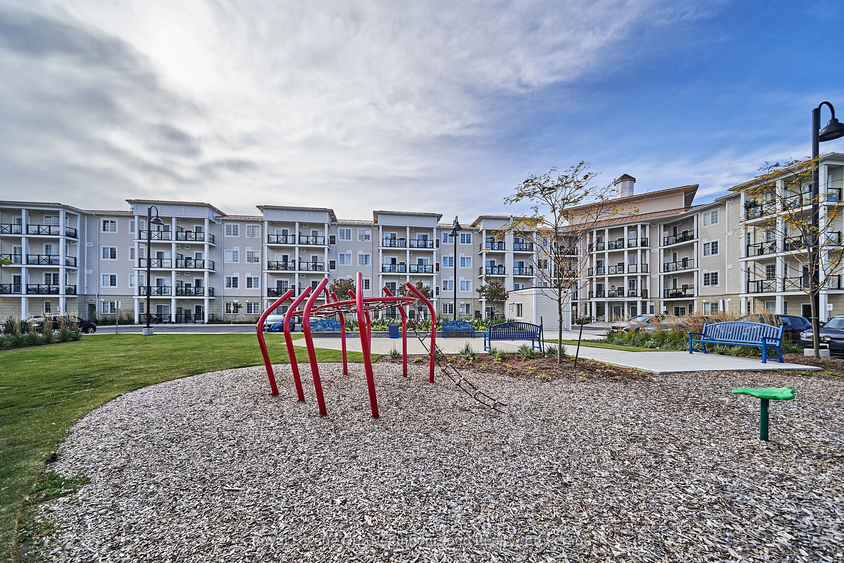 50 Lakebreeze Drive, #218