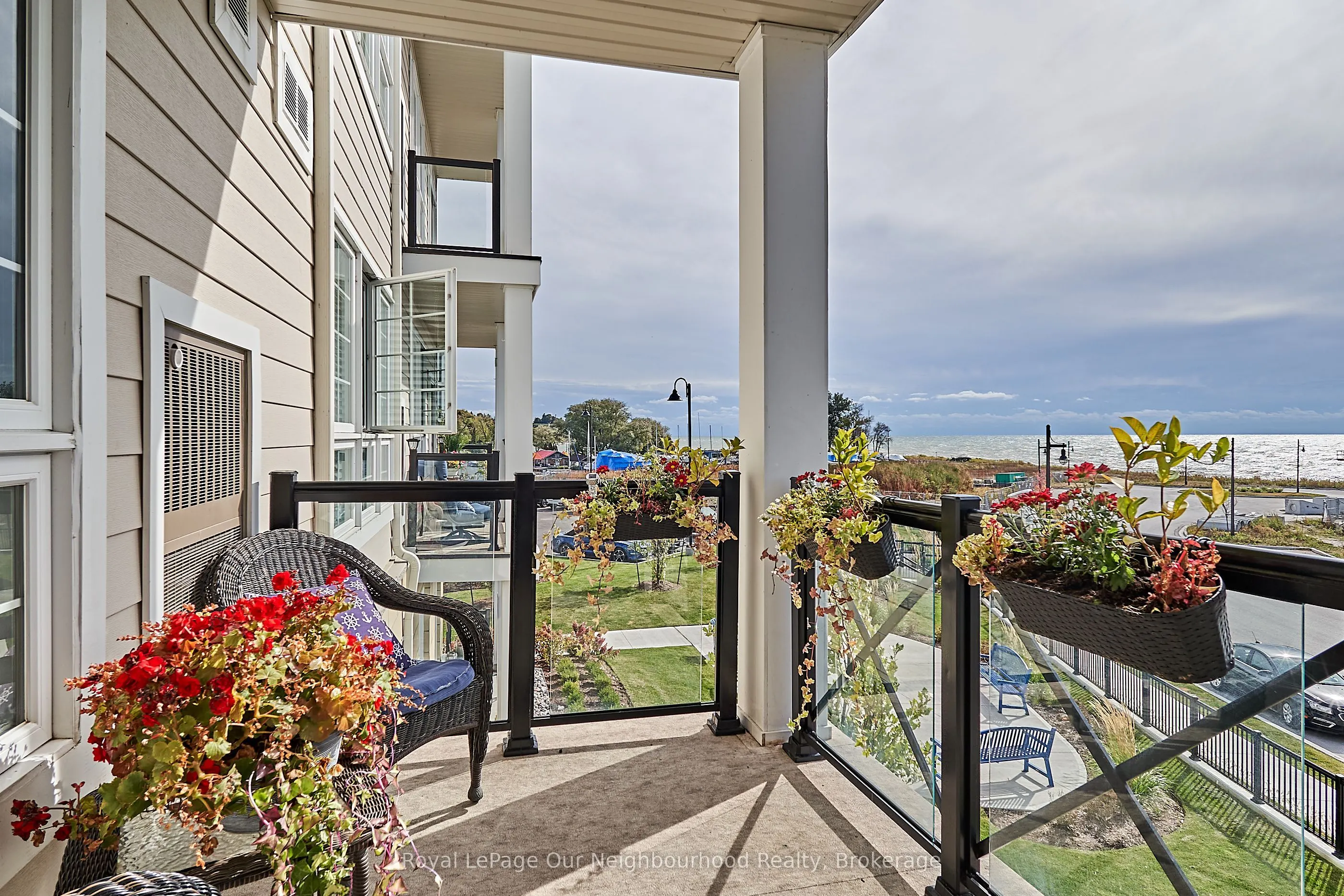 50 Lakebreeze Drive, #218