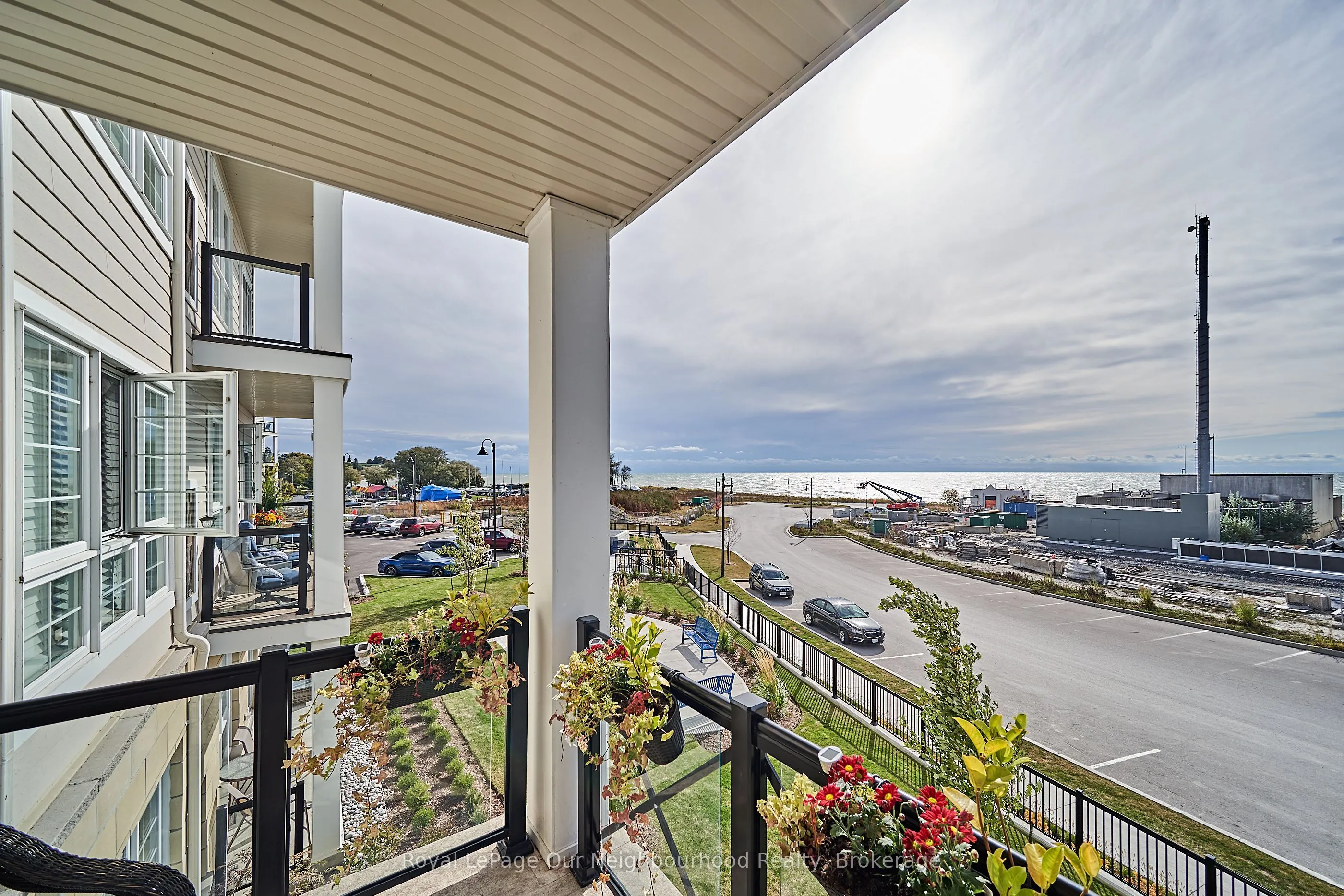 50 Lakebreeze Drive, #218